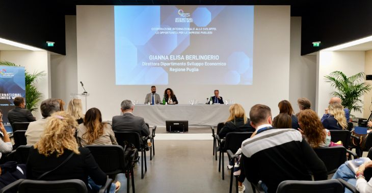 Galleria Bandi e strumenti finanziari a sostegno dell’internazionalizzazione delle imprese: a Bari il workshop organizzato da Regione Puglia e UNIDO ITPO Italy - Diapositiva 1 di 5