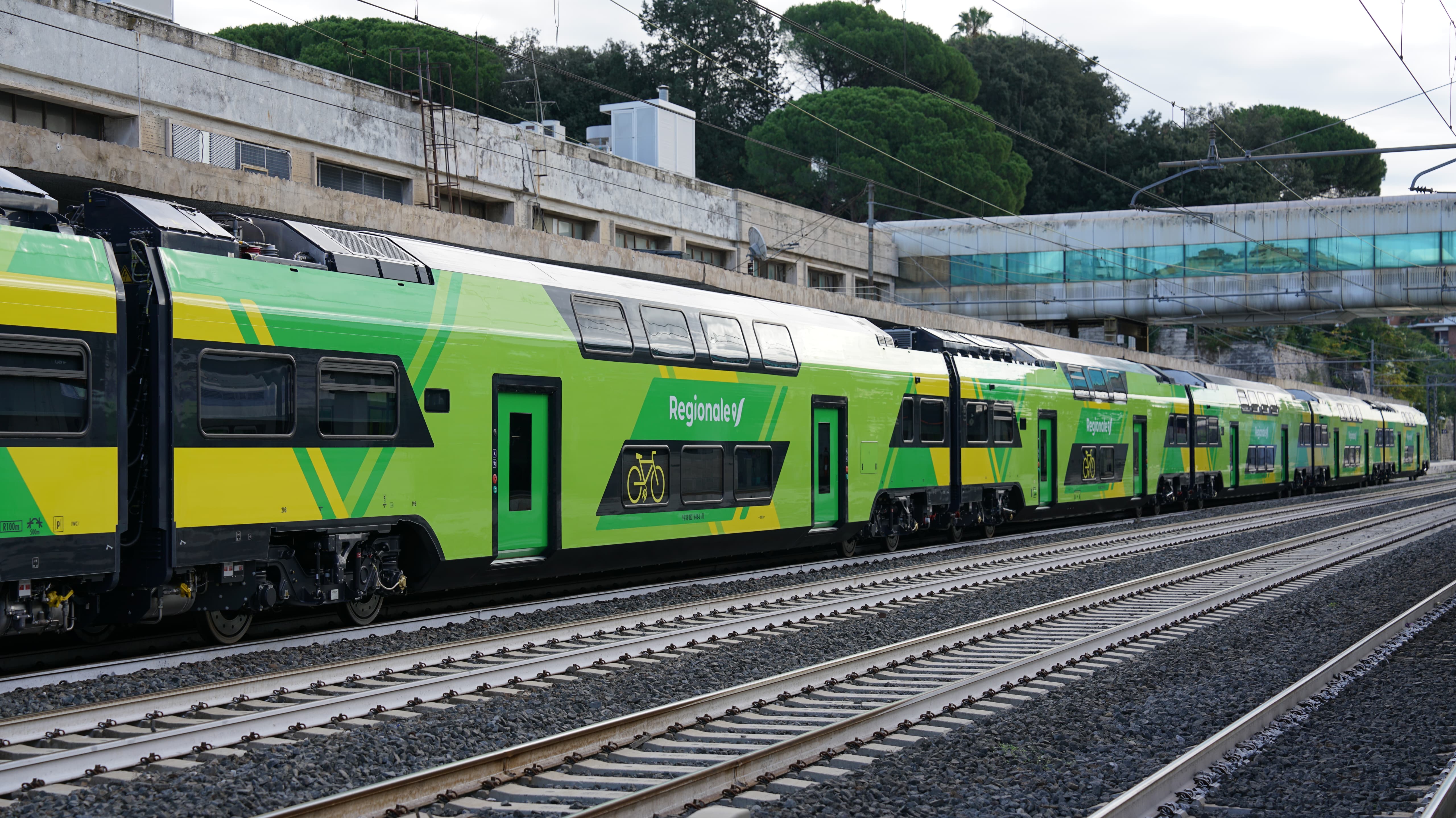 Galleria Ciliento: “La nuova livrea verde dei treni regionali di Trenitalia rende chiara la vision di un TPL sostenibile” - Diapositiva 3 di 3