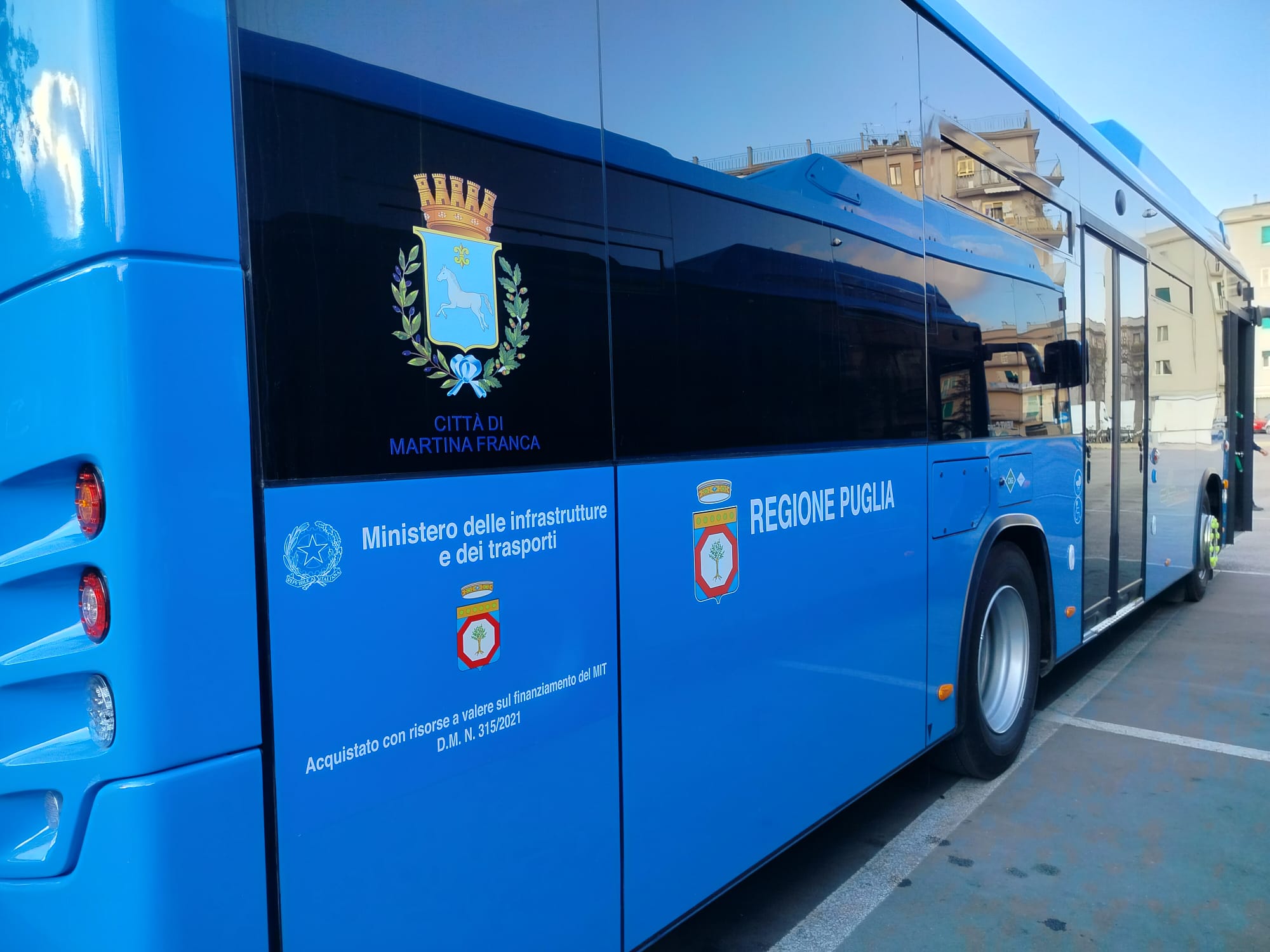 Galleria Trasporti, l’assessore Ciliento a Martina Franca per la consegna di 13 nuovi bus a metano del servizio TPL - Diapositiva 11 di 11