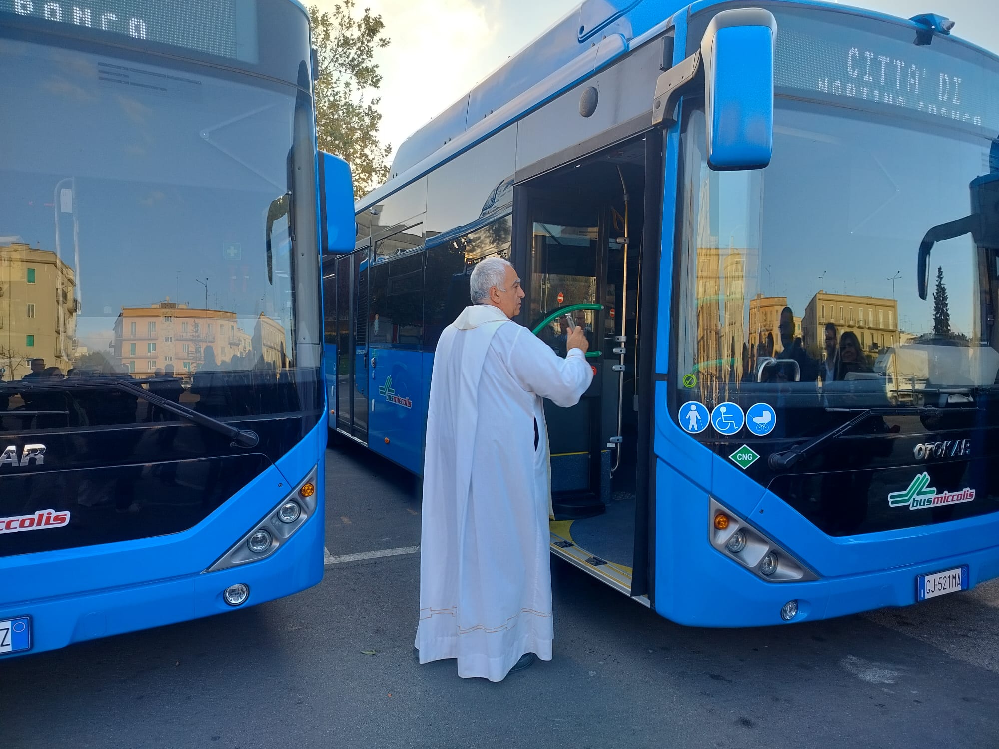 Galleria Trasporti, l’assessore Ciliento a Martina Franca per la consegna di 13 nuovi bus a metano del servizio TPL - Diapositiva 10 di 11