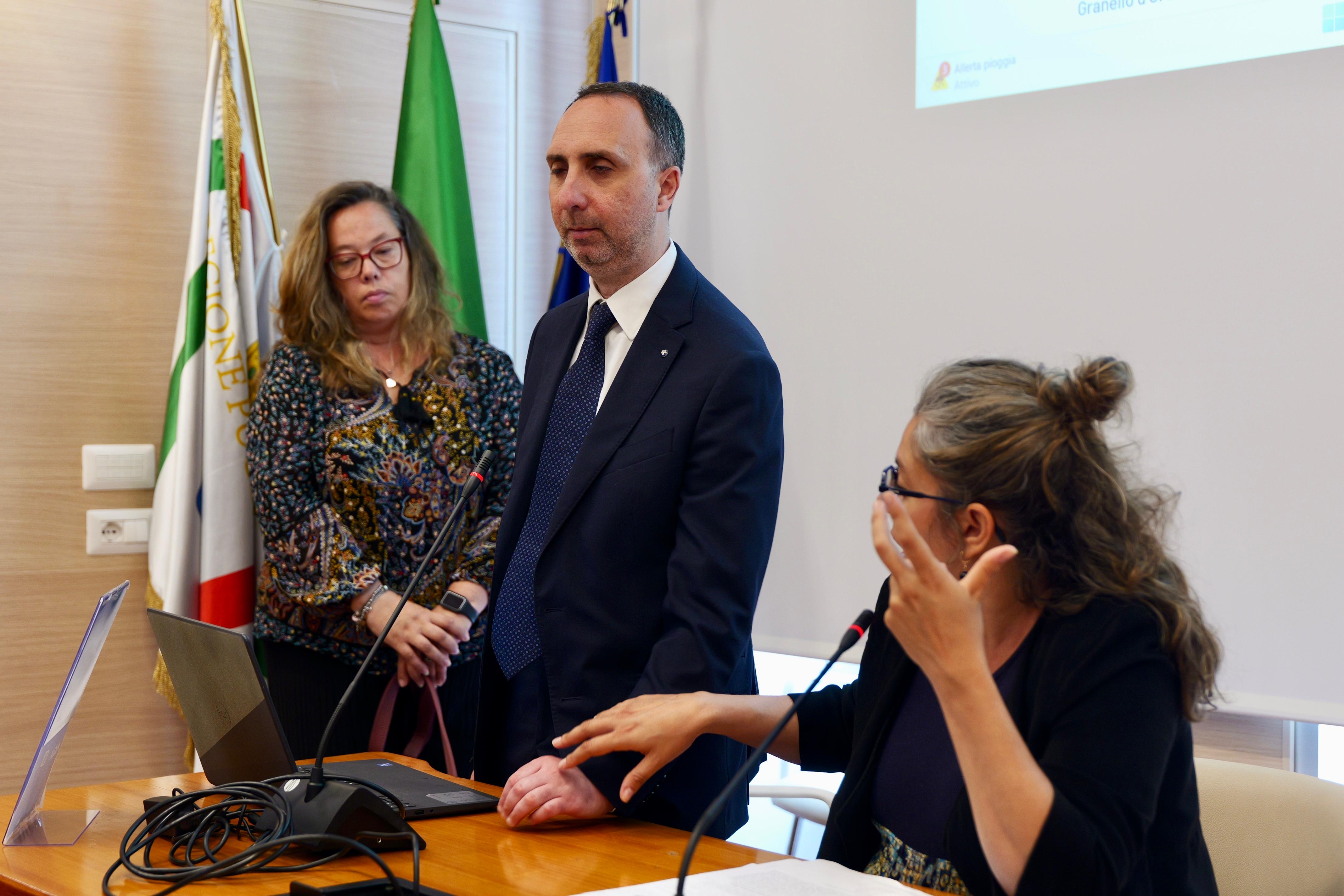 Galleria “Mare Democratico”, Regione Puglia avvia manifestazione per il nuovo riconoscimento “Granello d’Oro” dedicato alle spiagge sostenibili e inclusive - Diapositiva 3 di 6