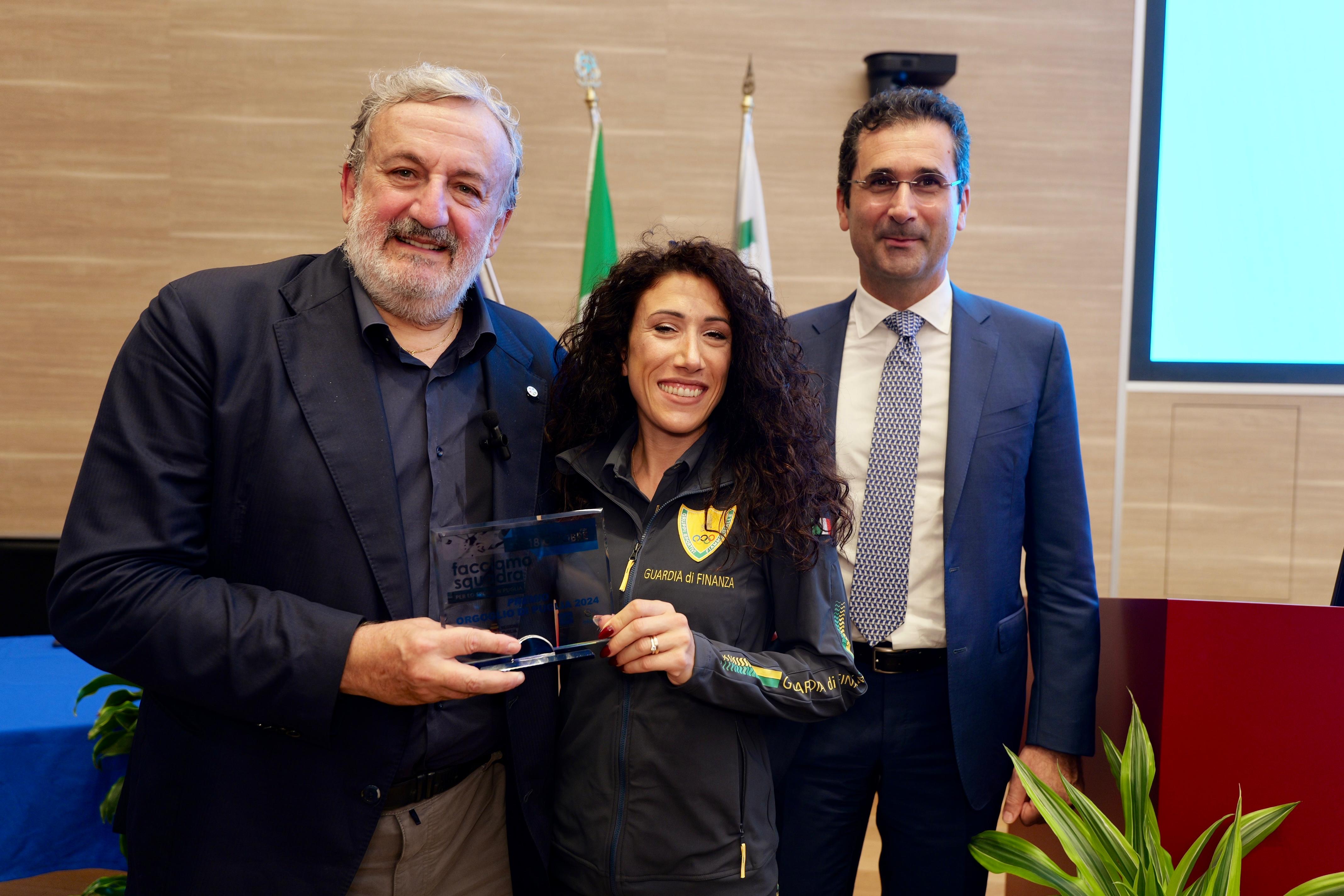 Galleria “Insieme è un’altra partita”, ai ct dell’Italvolley De Giorgi e Velasco e al presidente Fipav Manfredi il riconoscimento “Radice di Puglia” - Diapositiva 15 di 17