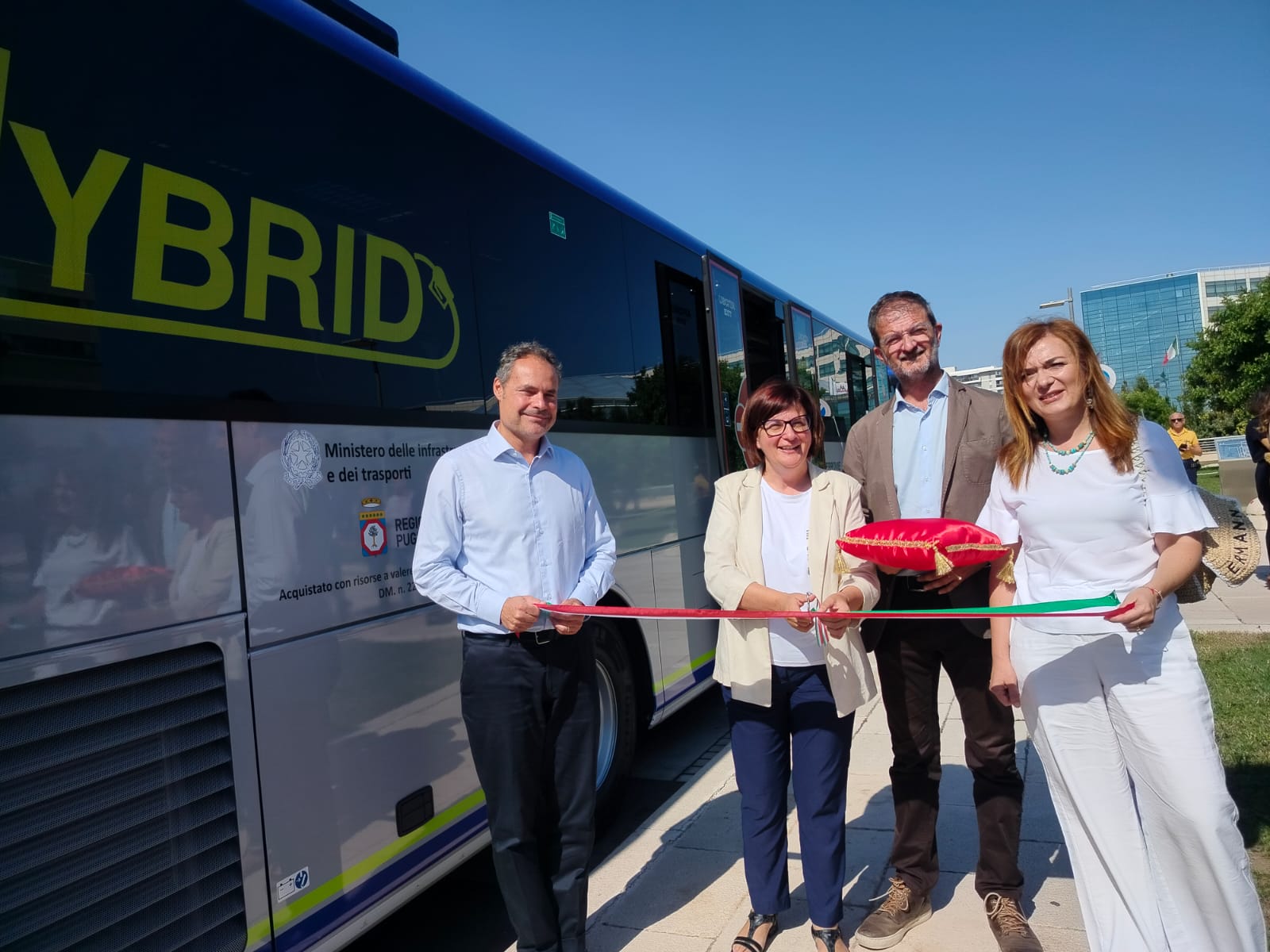 Galleria Trasporti, Regione e FSE presentano i primi sette nuovi autobus ibridi per una flotta sempre più sicura e moderna - Diapositiva 6 di 6