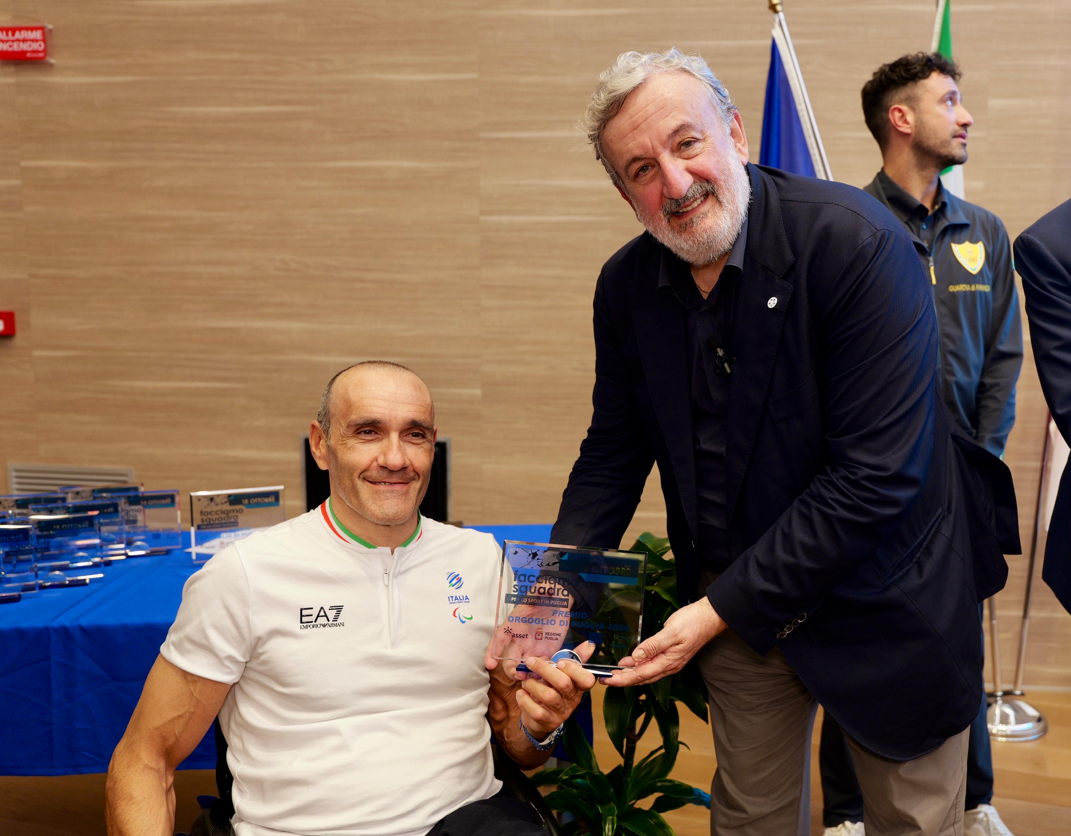 Galleria “Insieme è un’altra partita”, ai ct dell’Italvolley De Giorgi e Velasco e al presidente Fipav Manfredi il riconoscimento “Radice di Puglia” - Diapositiva 3 di 17