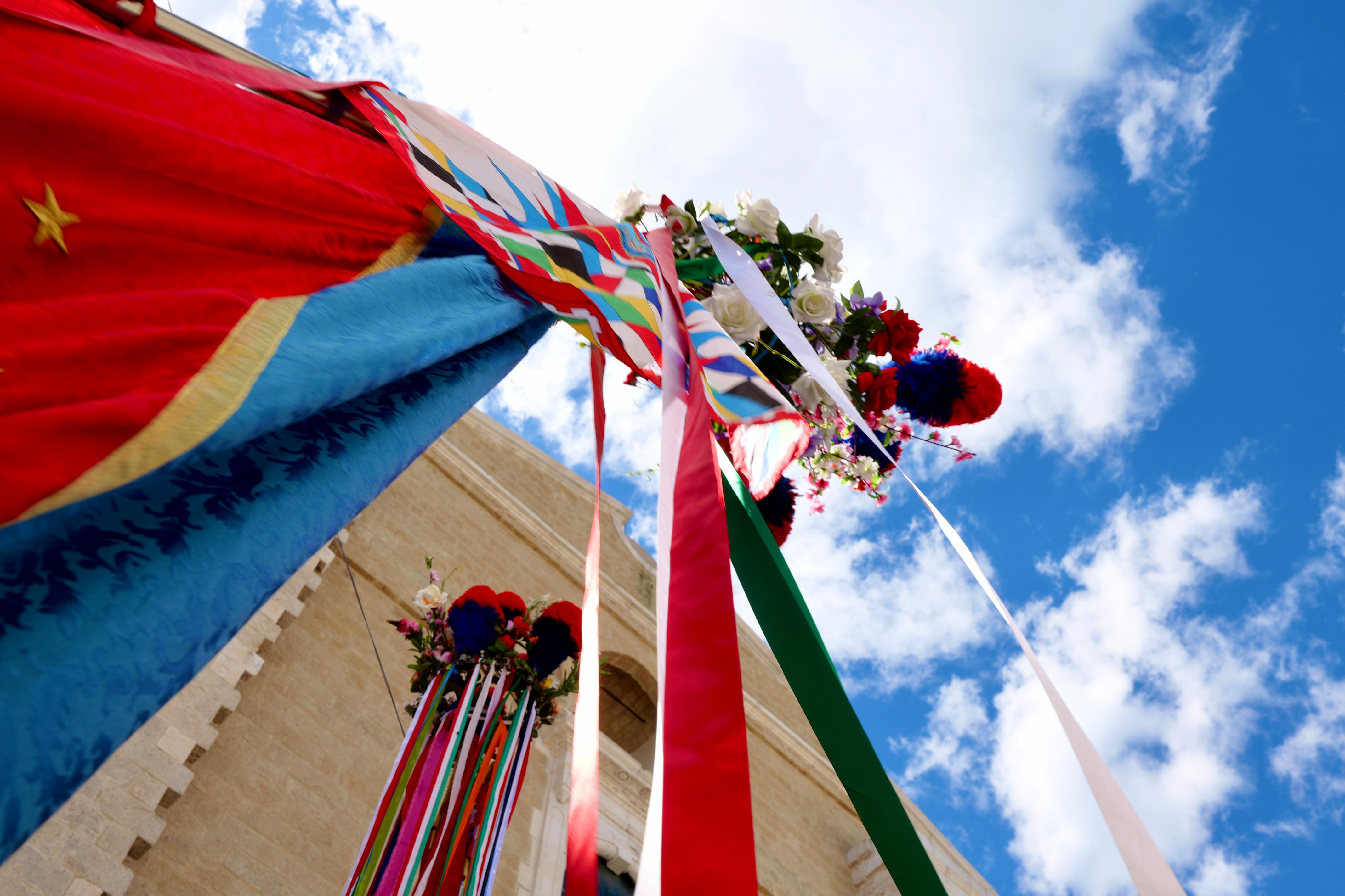 Galleria Cultura e Tradizione: Emiliano a celebrazione della 'Nzegna di Carovigno - Diapositiva 5 di 12