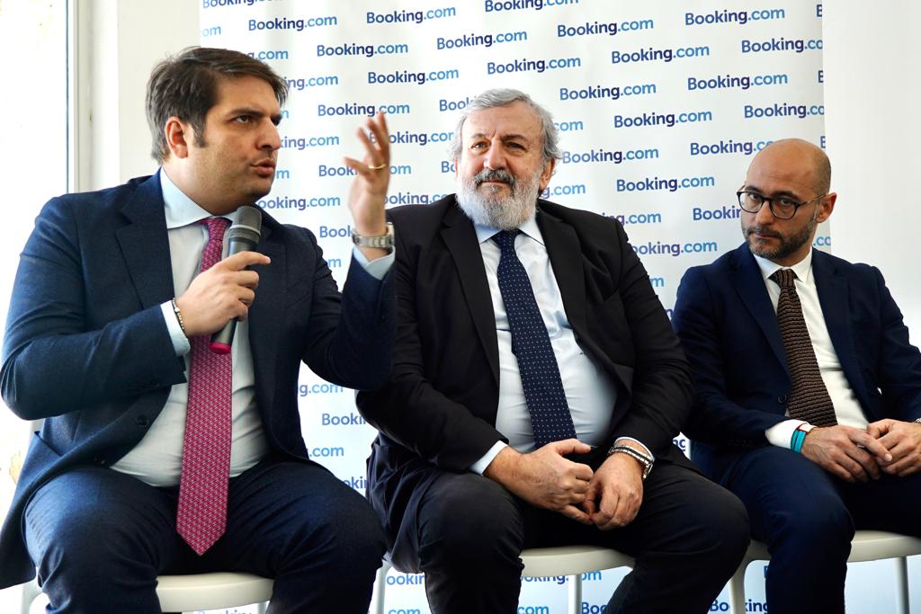 Galleria Booking.com premia Polignano a Mare quale città più accogliente al mondo: la speciale cerimonia dedicata ai Traveller Review Awards 2023 - Diapositiva 8 di 18