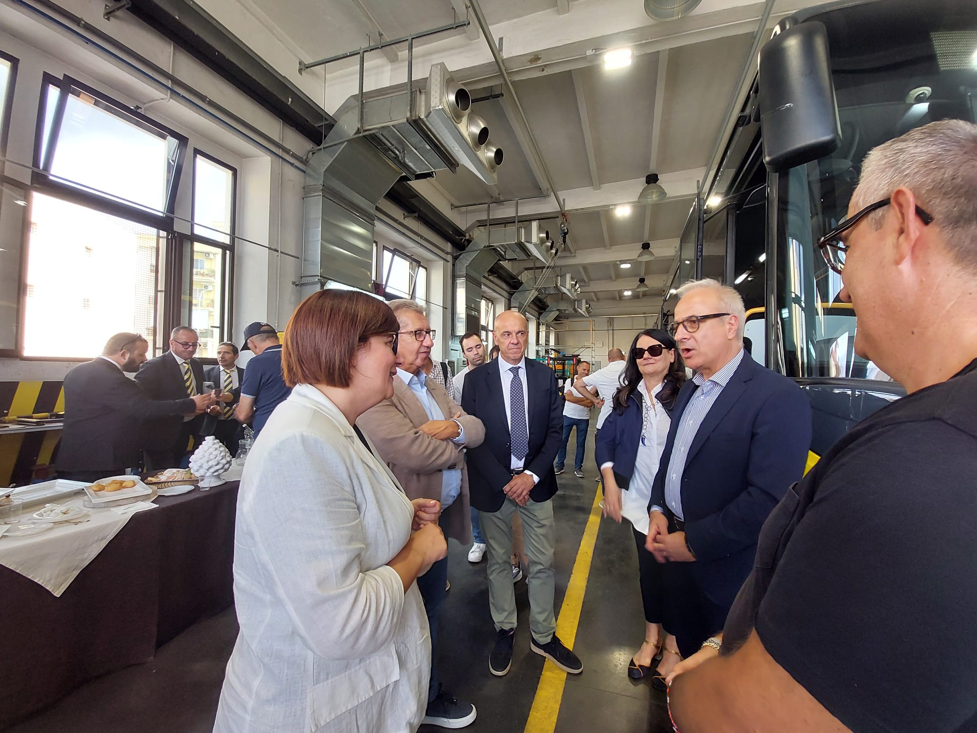 Galleria Trasporti, rinnovata la flotta autobus di Ferrotramviaria - Diapositiva 1 di 10