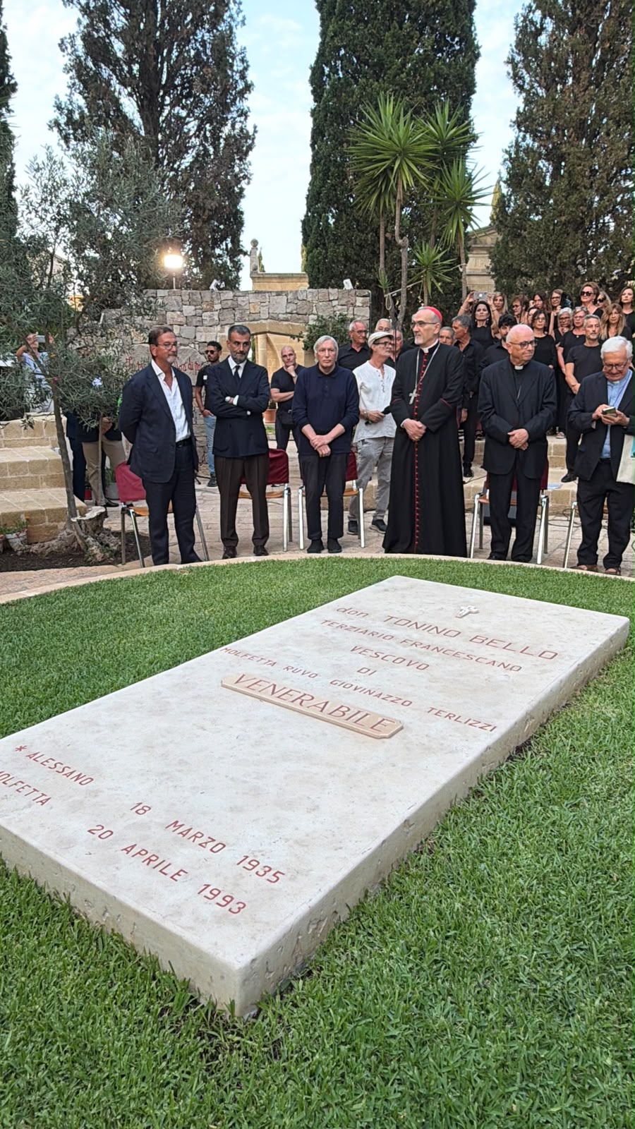 Galleria Il presidente Decaro ad Alessano per la 3a edizione del  premio “Don Tonino Bello” - Diapositiva 2 di 2