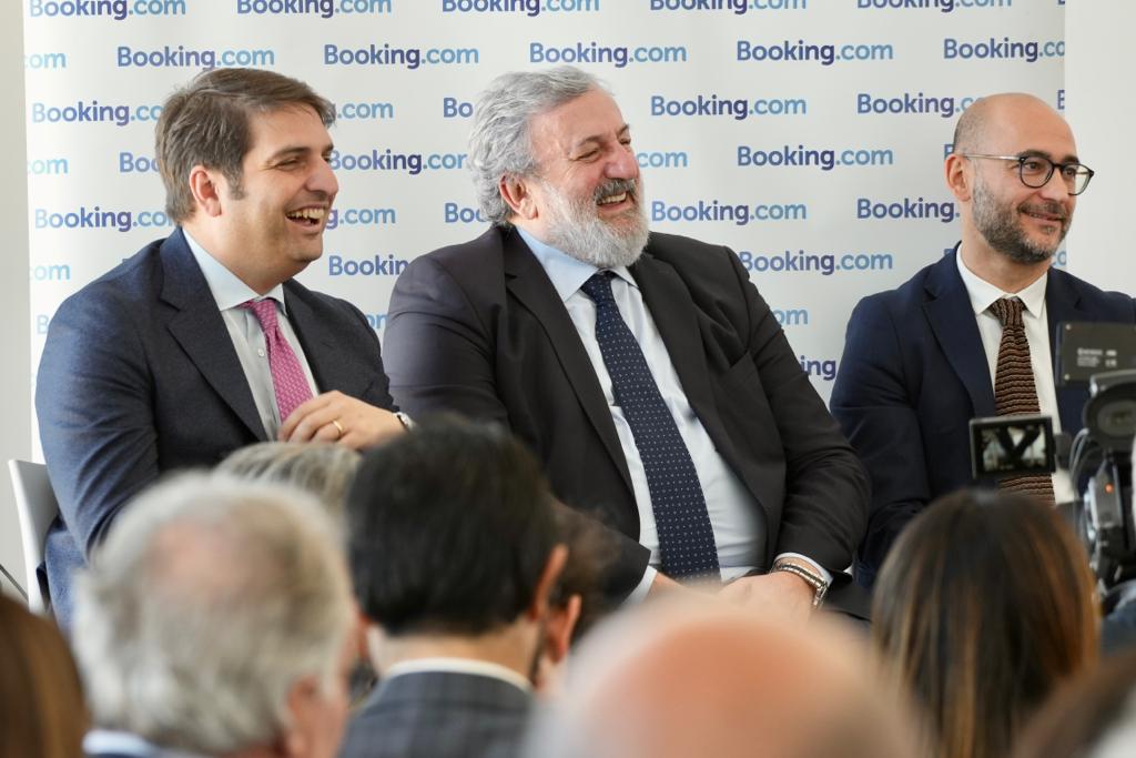 Galleria Booking.com premia Polignano a Mare quale città più accogliente al mondo: la speciale cerimonia dedicata ai Traveller Review Awards 2023 - Diapositiva 14 di 18