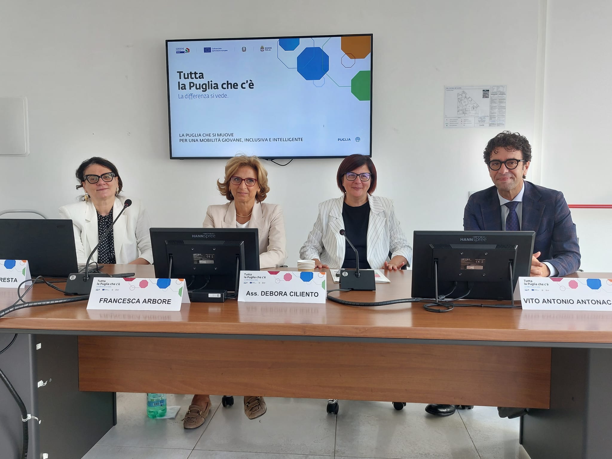 Galleria Fiera del Levante 2025. Trasporti, la Puglia che si muove è giovane, inclusiva e intelligente - Diapositiva 1 di 4