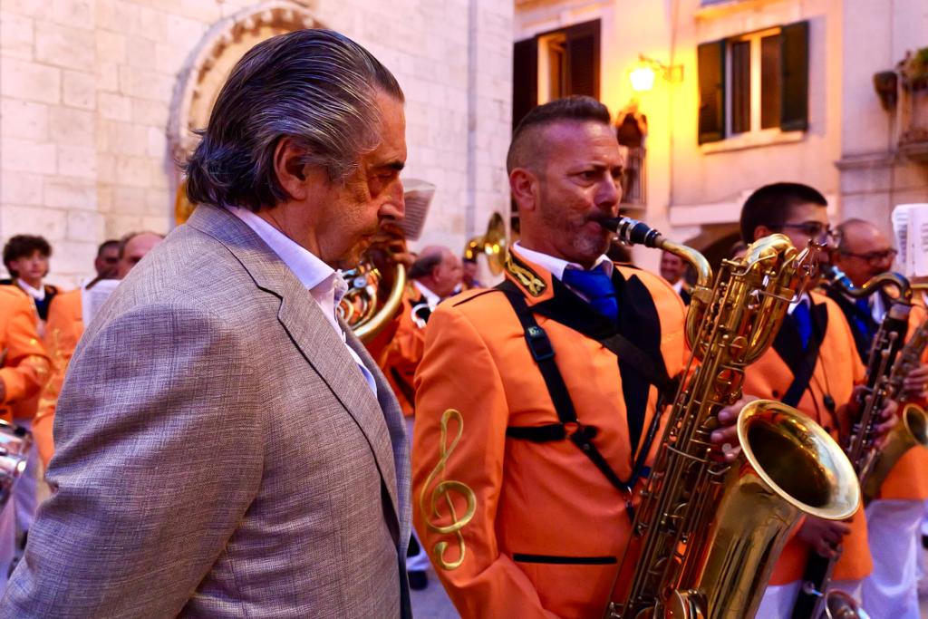 Galleria Grande accoglienza a Conversano per il Maestro Riccardo Muti: “Complimenti alla Regione Puglia per la legge sulle bande musicali” - Diapositiva 9 di 12