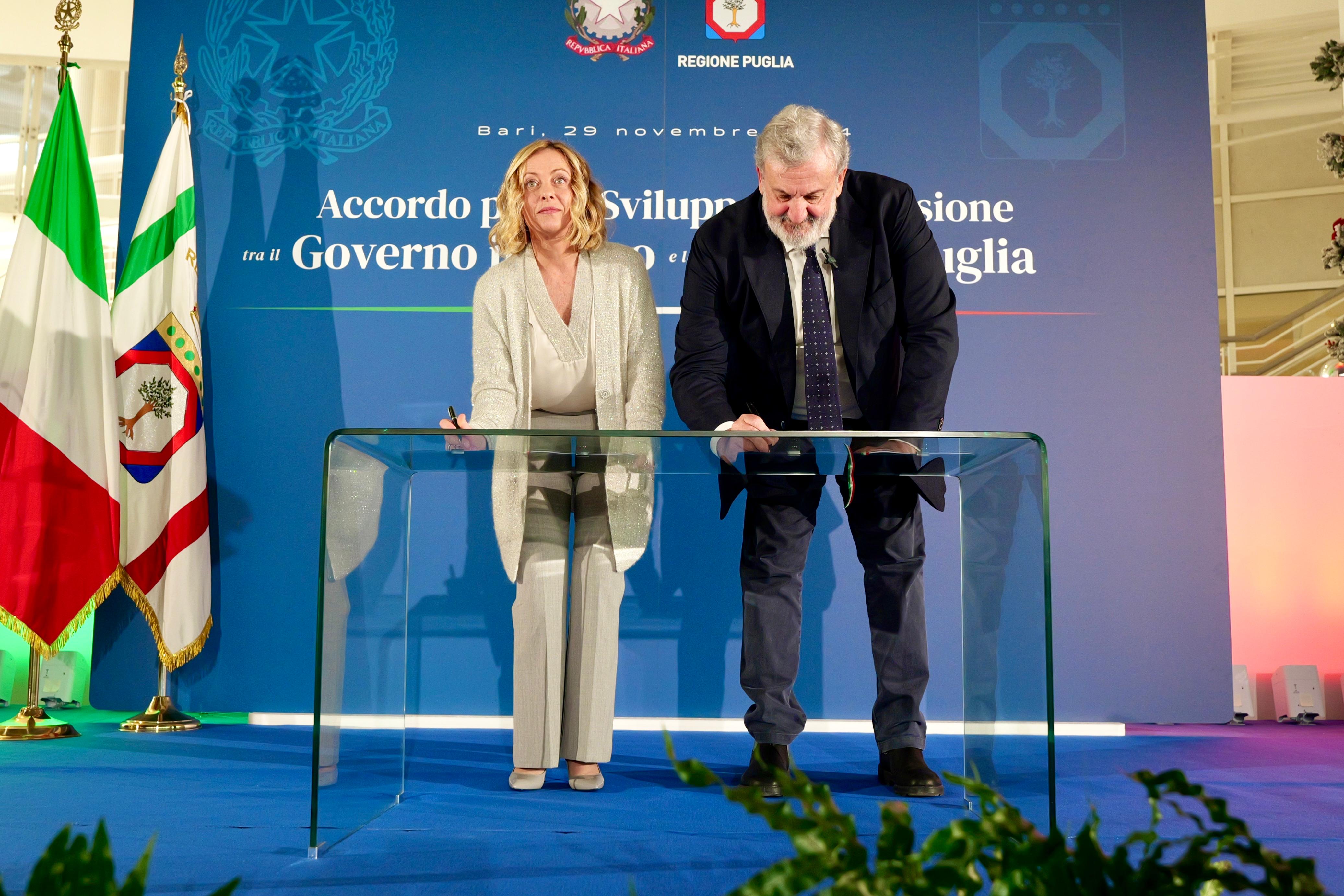 Galleria Accordo per lo Sviluppo e la Coesione del Governo Italiano con la Regione Puglia. - Diapositiva 9 di 10