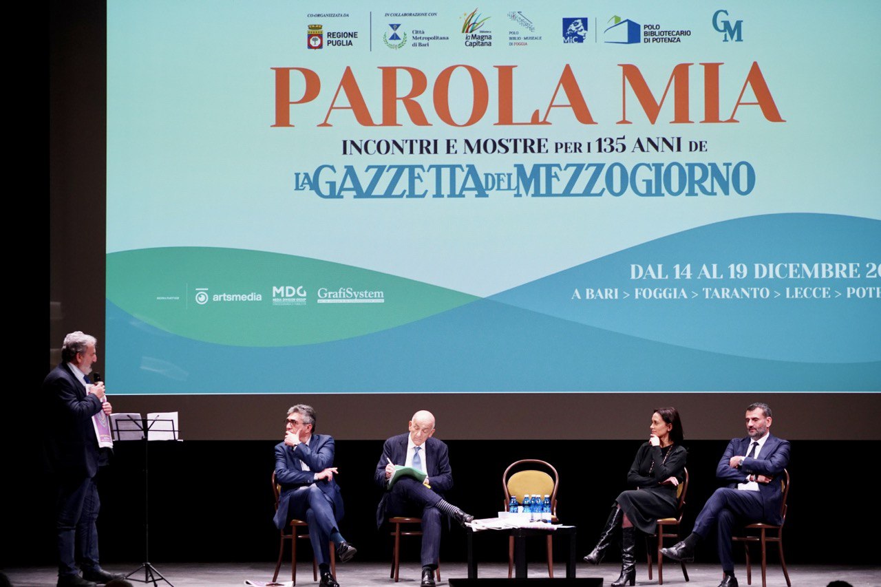 Galleria EMILIANO A “PAROLA MIA”, LA RASSEGNA PER I 135 ANNI DELLA GAZZETTA DEL MEZZOGIORNO: “DIETRO QUESTO GIORNALE CI SONO DEI SOGNI” - Diapositiva 4 di 10