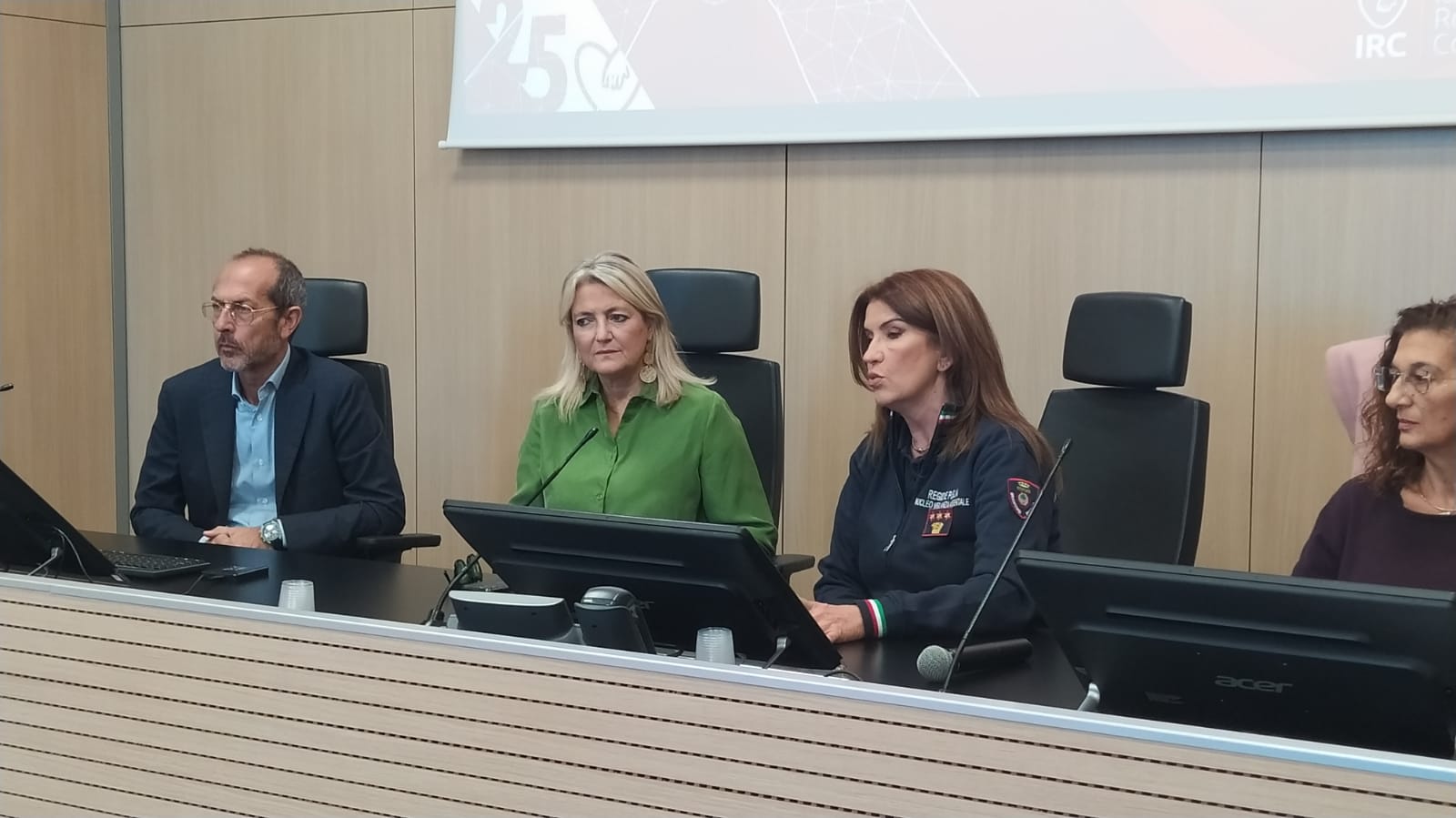 Galleria CORSO DI PRIMO SOCCORSO PER OPERATORI SEZIONE VIGILANZA AMBIENTALE, PRONTI A SALVARE VITE UMANE SUL TERRITORIO - Diapositiva 3 di 4