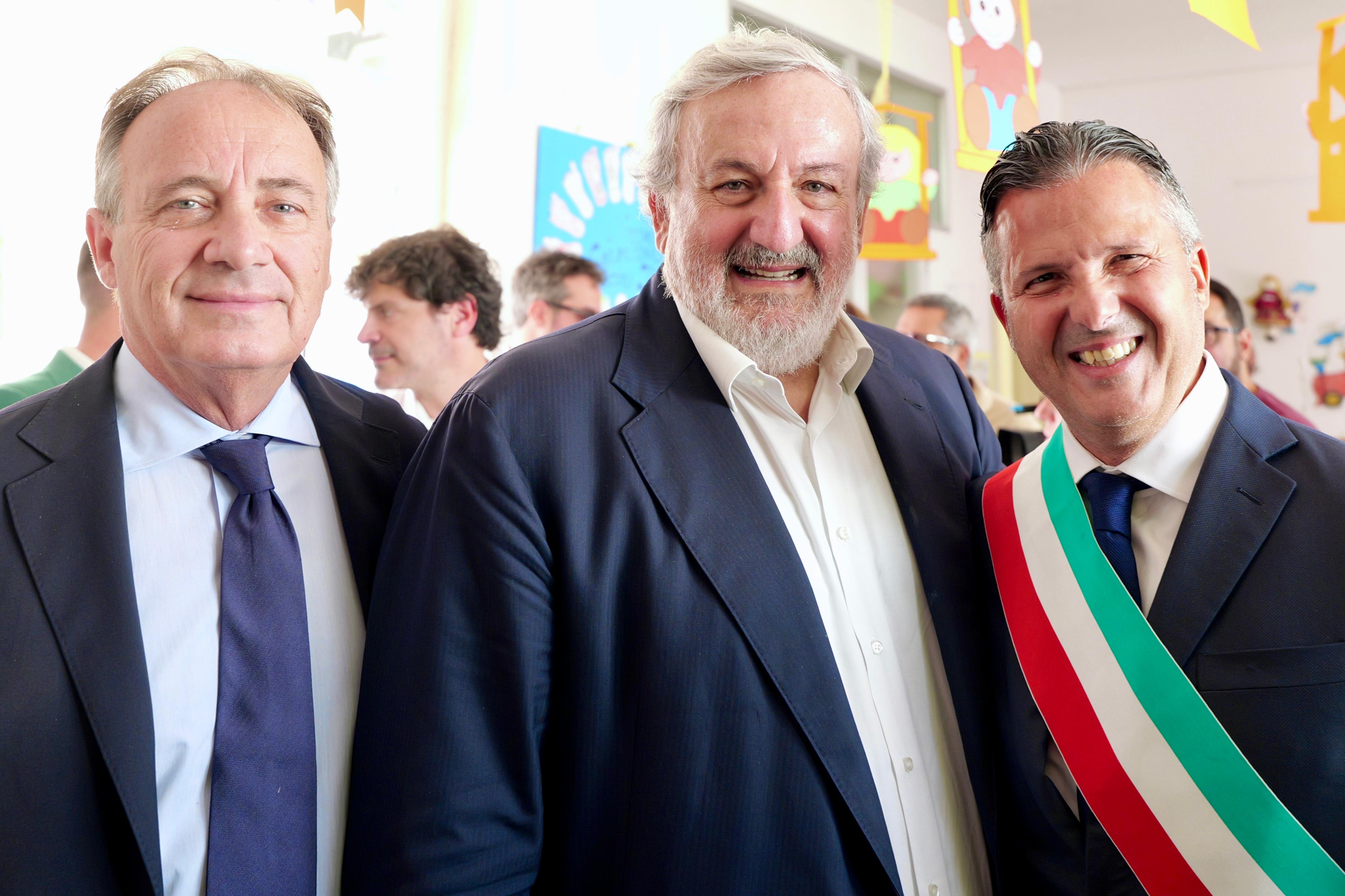 Galleria Apertura anno scolastico, Emiliano e Leo a Guagnano e Salice Salentino: “Ringrazio la scuola pubblica che incarna i principi di uguaglianza di libertà” - Diapositiva 13 di 14