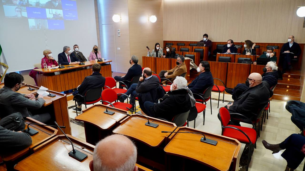 Galleria Parchi eolici offshore, Emiliano: “Avviamo confronto con le aziende per condividere le soluzioni meno impattanti per tutti” - Diapositiva 3 di 11