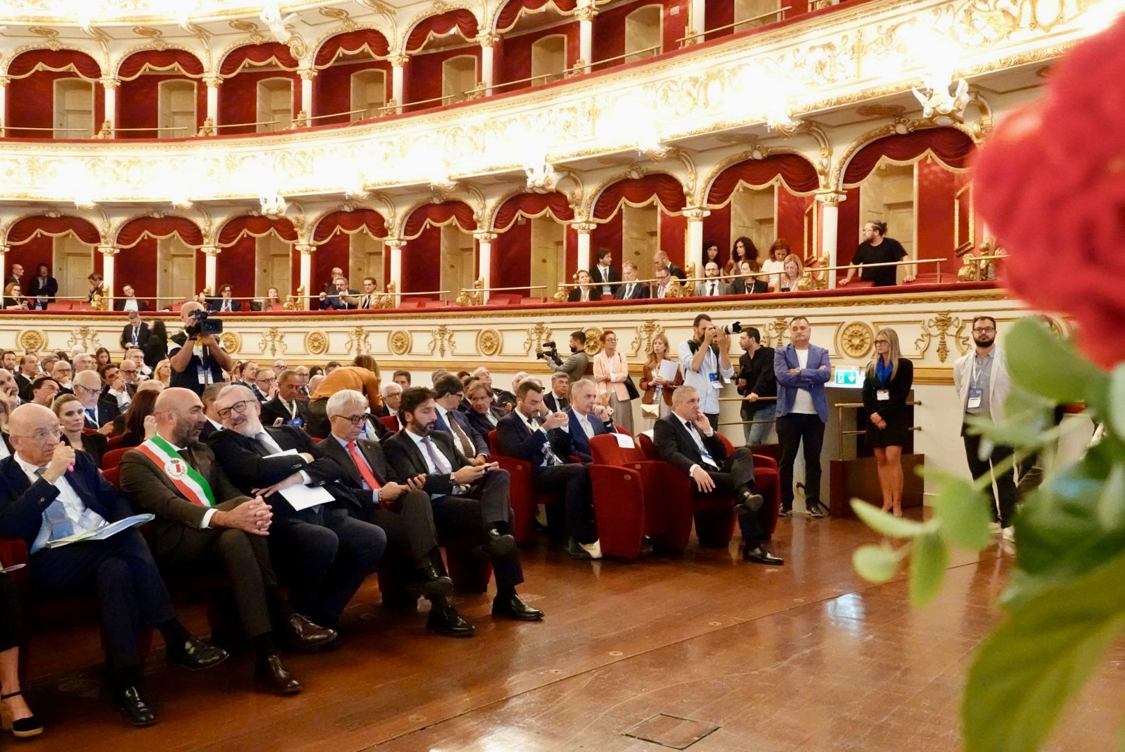 Galleria IL PRESIDENTE EMILIANO ALL’ASSEMBLEA GENERALE DI CONFINDUSTRIA BARI E BAT - Diapositiva 8 di 12