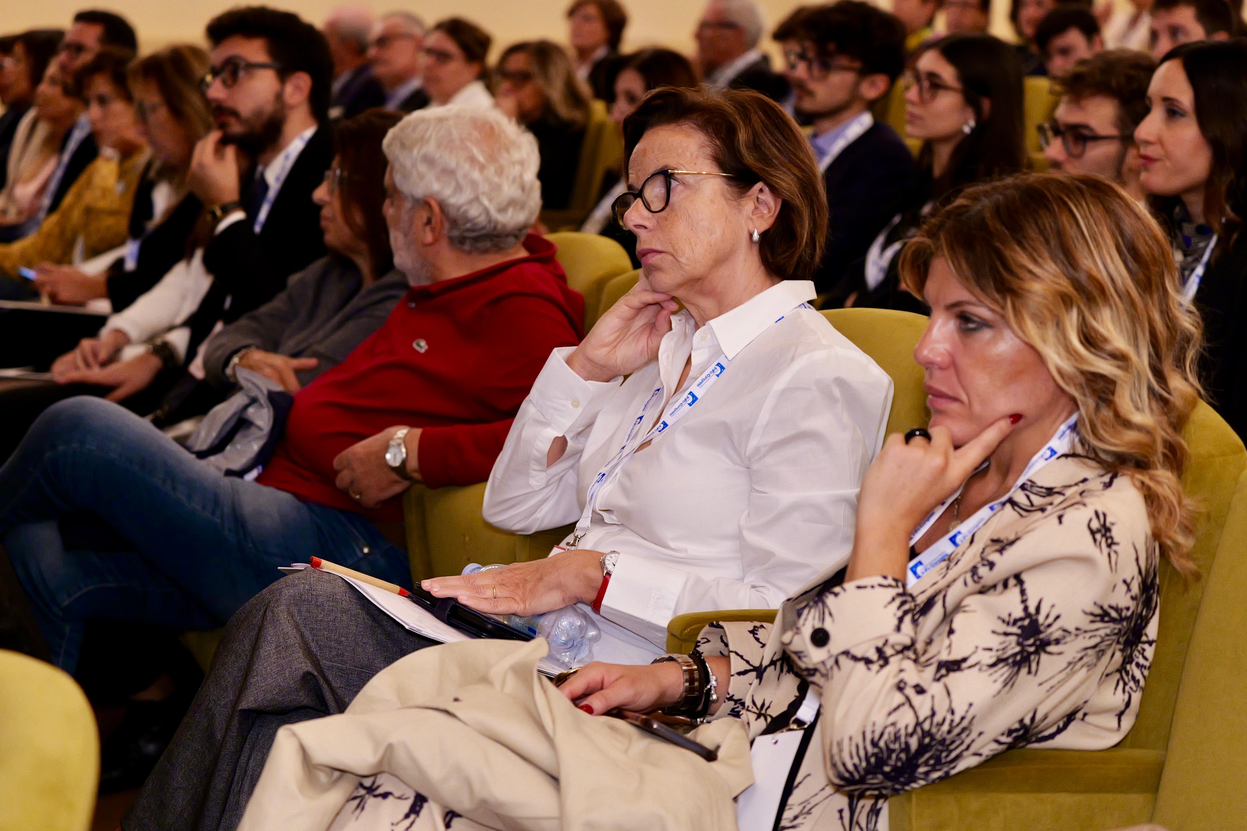 Galleria IL PRESIDENTE EMILIANO AL CONVEGNO DI PRESENTAZIONE DEL “MOVIMENTO PER LA GIUSTIZIA”: “SUI TEMI DEL LAVORO POSSONO OFFRIRE UN CONTRIBUTO ALLE POLITICHE DELLA REGIONE” - Diapositiva 5 di 7