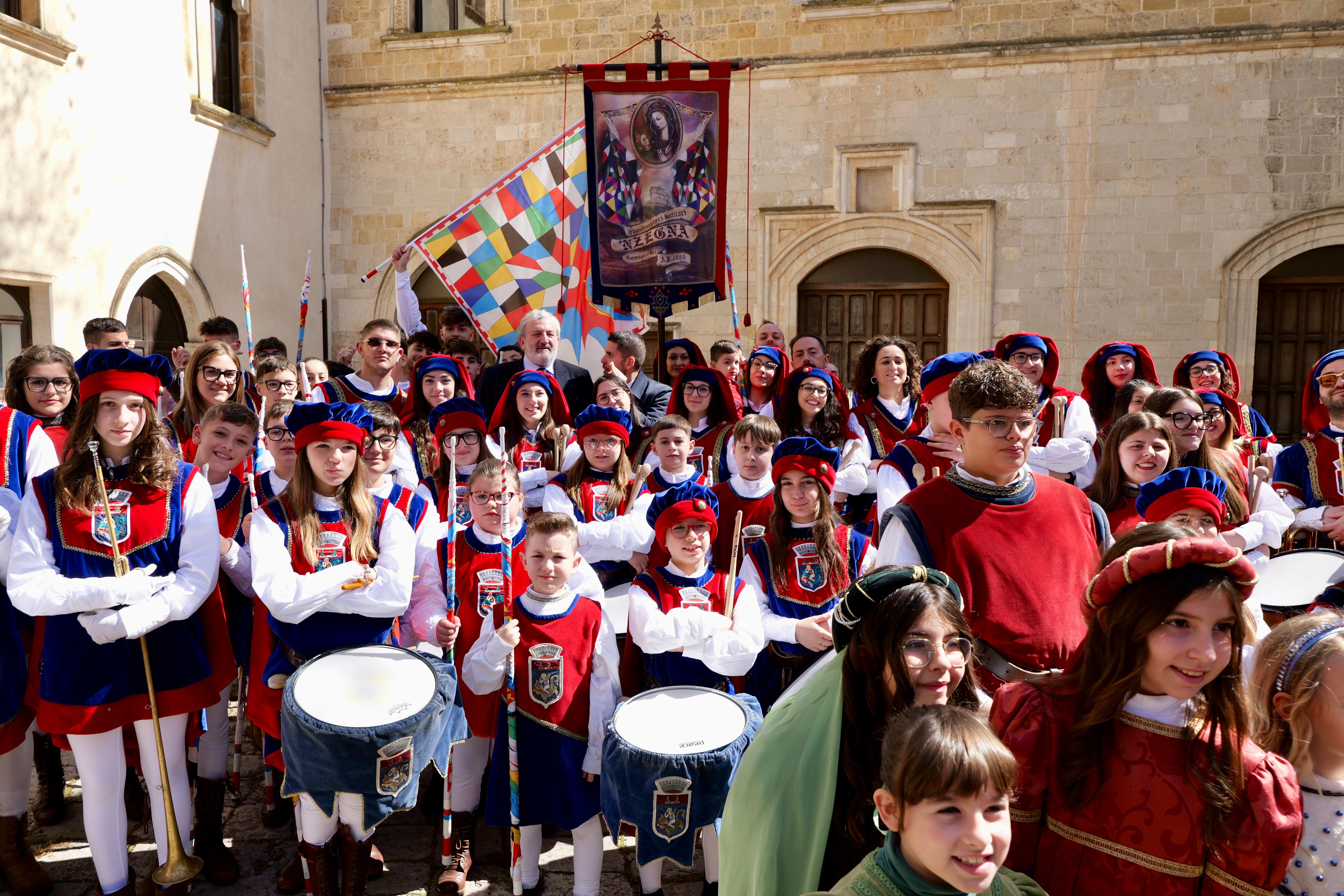 Galleria Cultura e Tradizione: Emiliano a celebrazione della 'Nzegna di Carovigno - Diapositiva 10 di 12