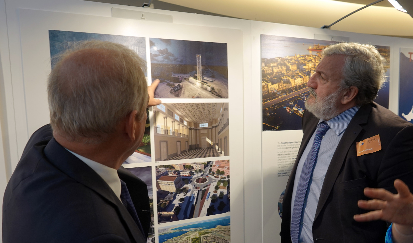 Galleria EMILIANO INAUGURA AL PARLAMENTO EUROPEO LA MOSTRA SU TARANTO E SUI GIOCHI DEL MEDITERRANEO: “NON È SOLO UN EVENTO SPORTIVO, MA LA PIÙ IMPORTANTE SFIDA D’EUROPA PER LA DECARBONIZZAZIONE”. - Diapositiva 14 di 14