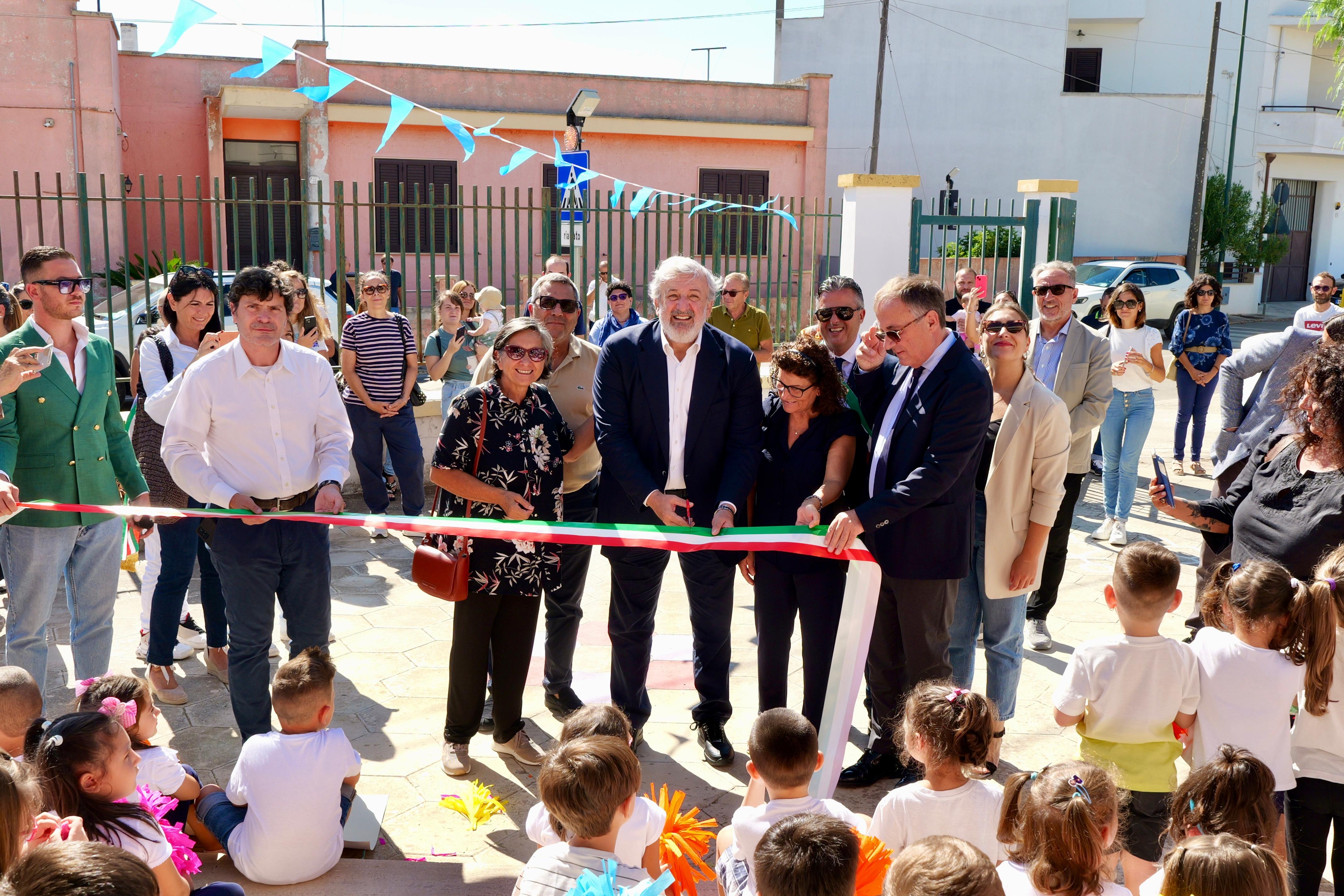 Galleria Apertura anno scolastico, Emiliano e Leo a Guagnano e Salice Salentino: “Ringrazio la scuola pubblica che incarna i principi di uguaglianza di libertà” - Diapositiva 12 di 14