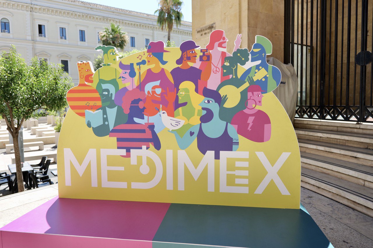 Galleria Medimex, Emiliano e Zingaretti: uniamo le forze per iniziare una collaborazione interregionale, musicale e giovanile - Diapositiva 4 di 10