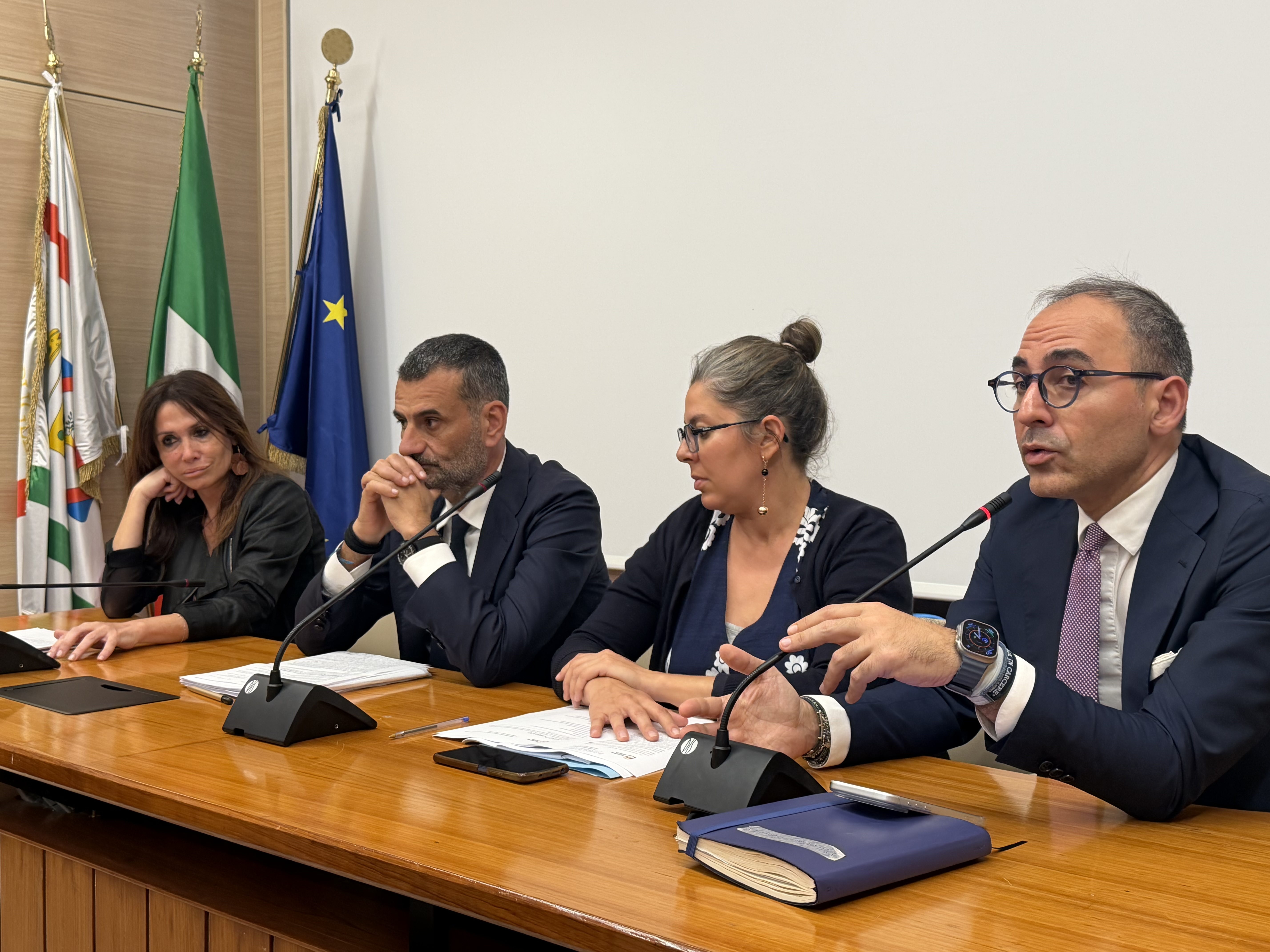 Galleria “Mare democratico”: presentati in conferenza stampa i primi avvisi del programma varato dalla Regione Puglia per attrezzare le spiagge libere dei pugliesi - Diapositiva 3 di 4