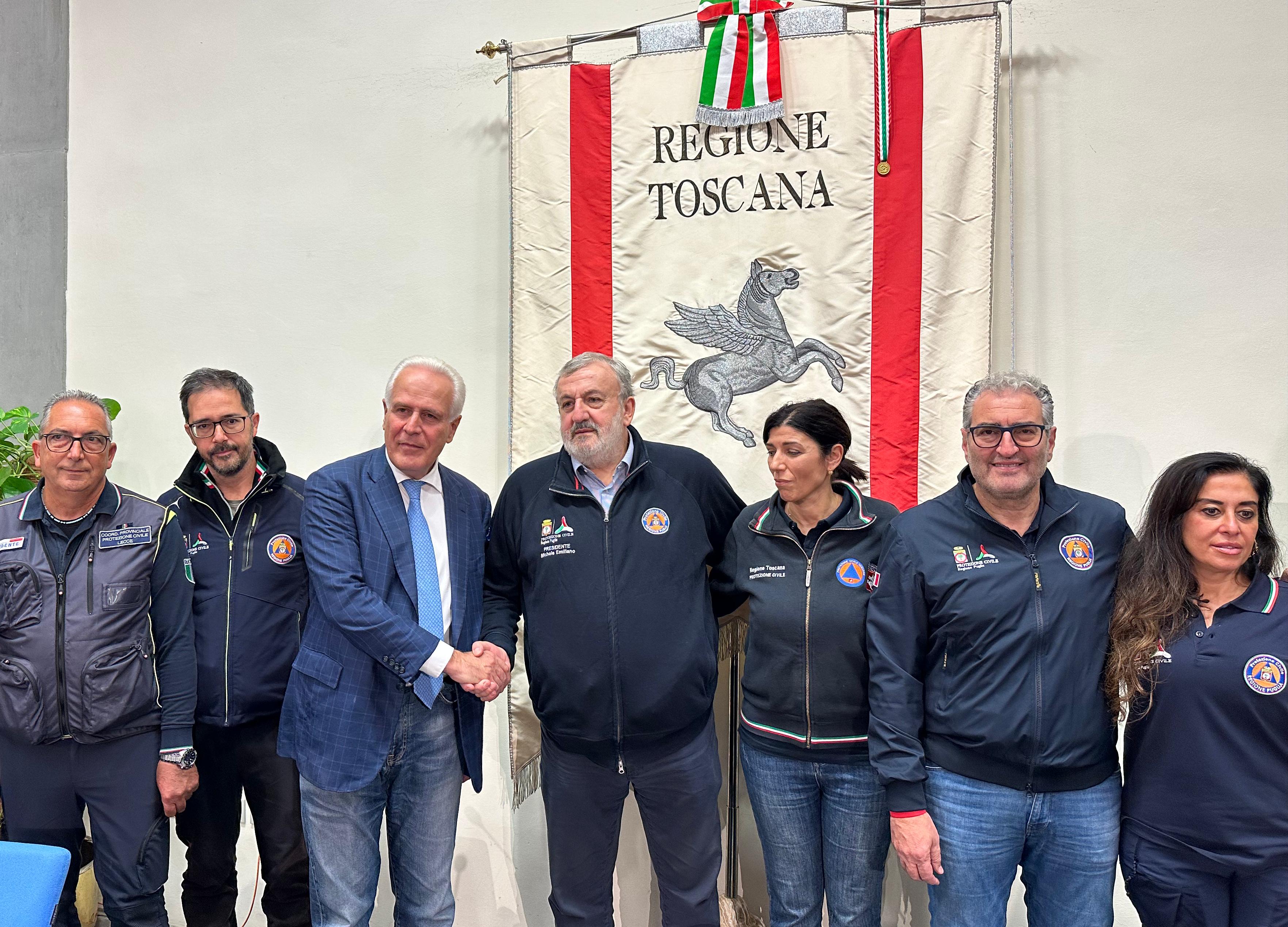 Galleria EMERGENZA ALLUVIONE, IL PRESIDENTE EMILIANO: “ LA TOSCANA NON È SOLA, LA COLONNA MOBILE PUGLIESE RESTERÀ QUI FINCHÉ LA SITUAZIONE NON SARÀ MIGLIORATA” - Diapositiva 1 di 3