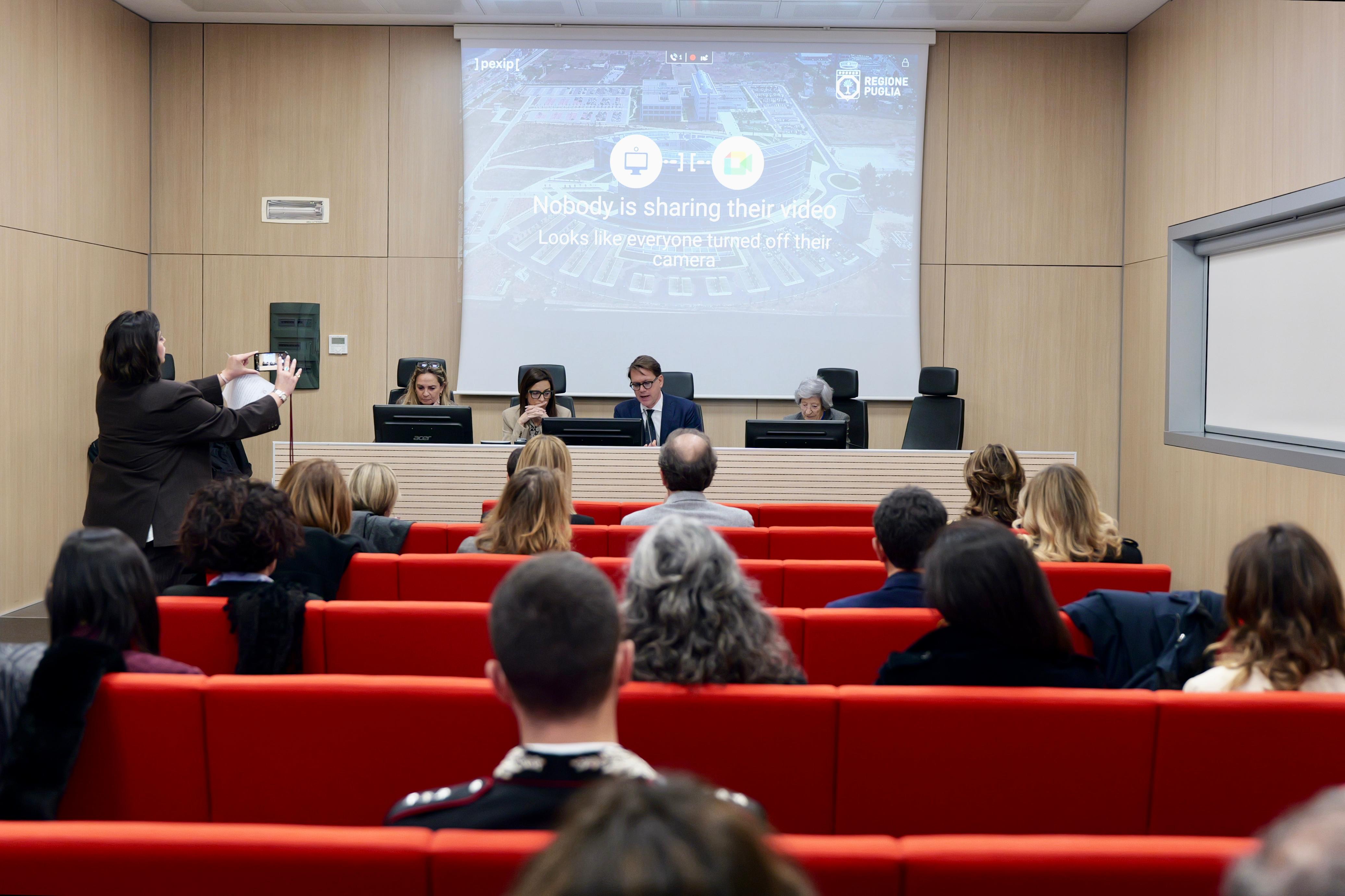 Galleria Presentato il Servizio di Informazione e Assistenza alle Vittime di reato della Regione Puglia - Diapositiva 3 di 5