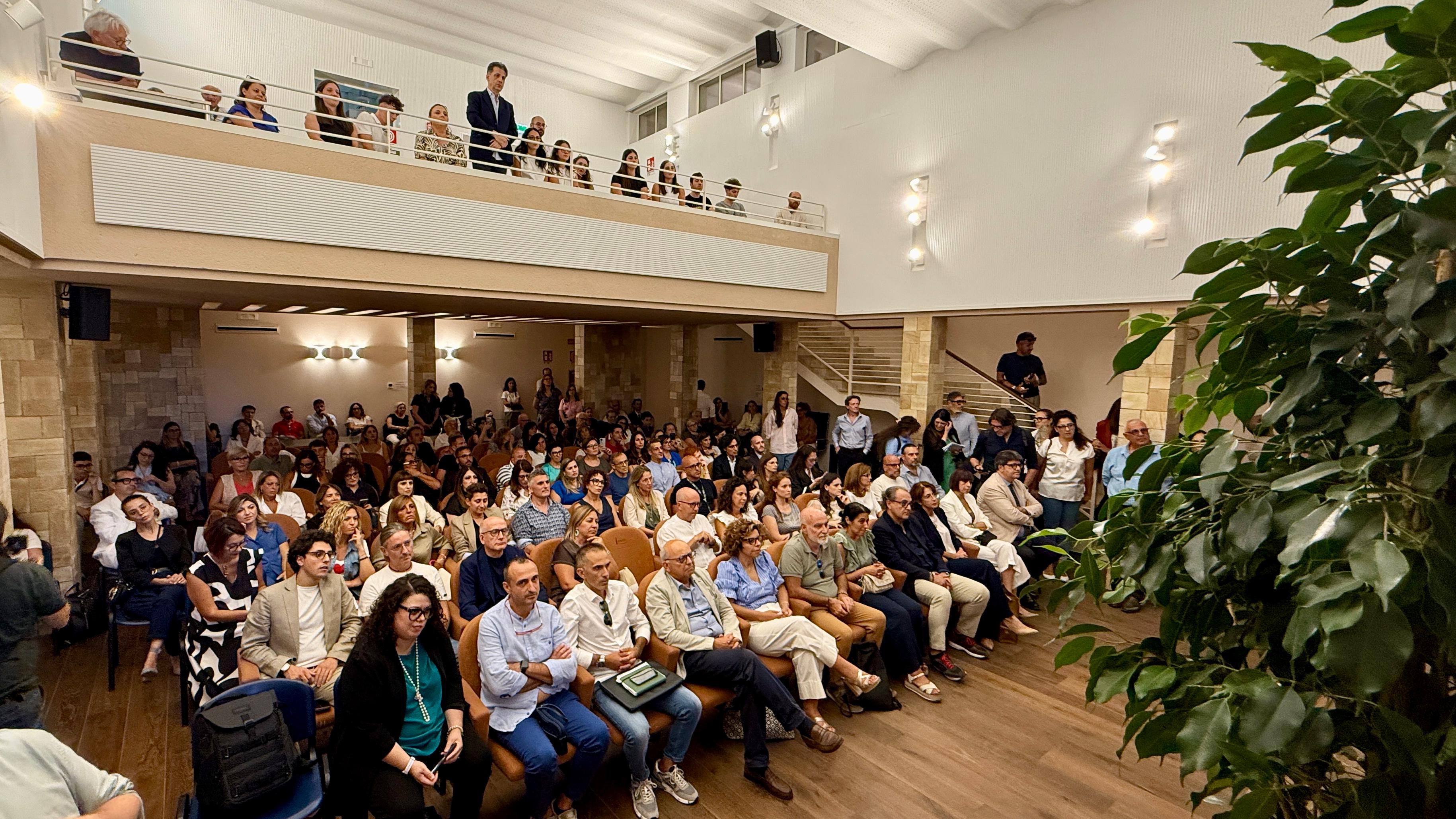 Galleria La ASL di Bari ha formato i primi 70 infermieri di famiglia e di comunità: saranno attivi sul territorio nell'assistenza domiciliare e nelle strutture previste dal PNRR - Diapositiva 7 di 10