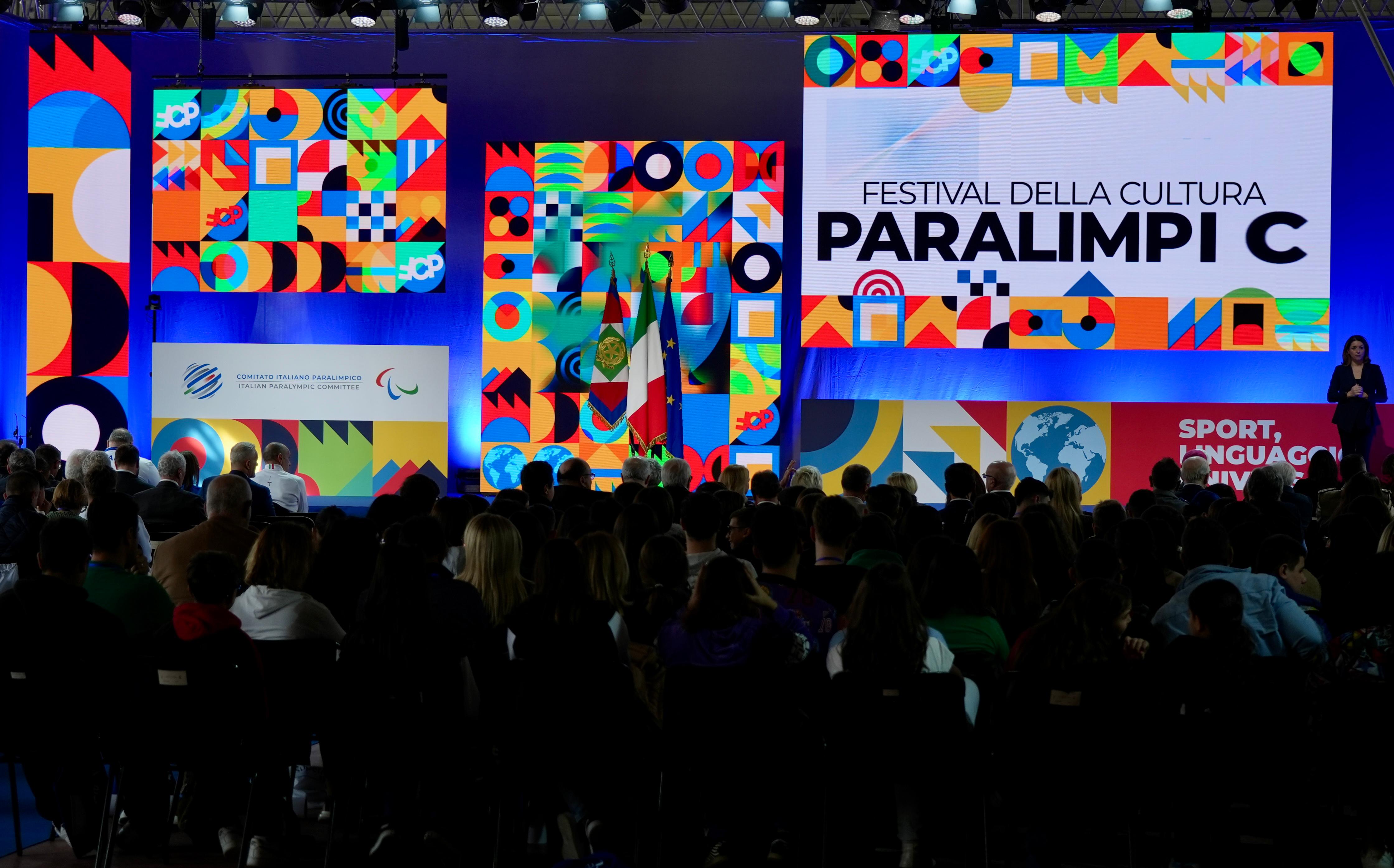 Galleria Il presidente Emiliano a Taranto, all’inaugurazione del Festival della Cultura Paralimipica - Diapositiva 1 di 10