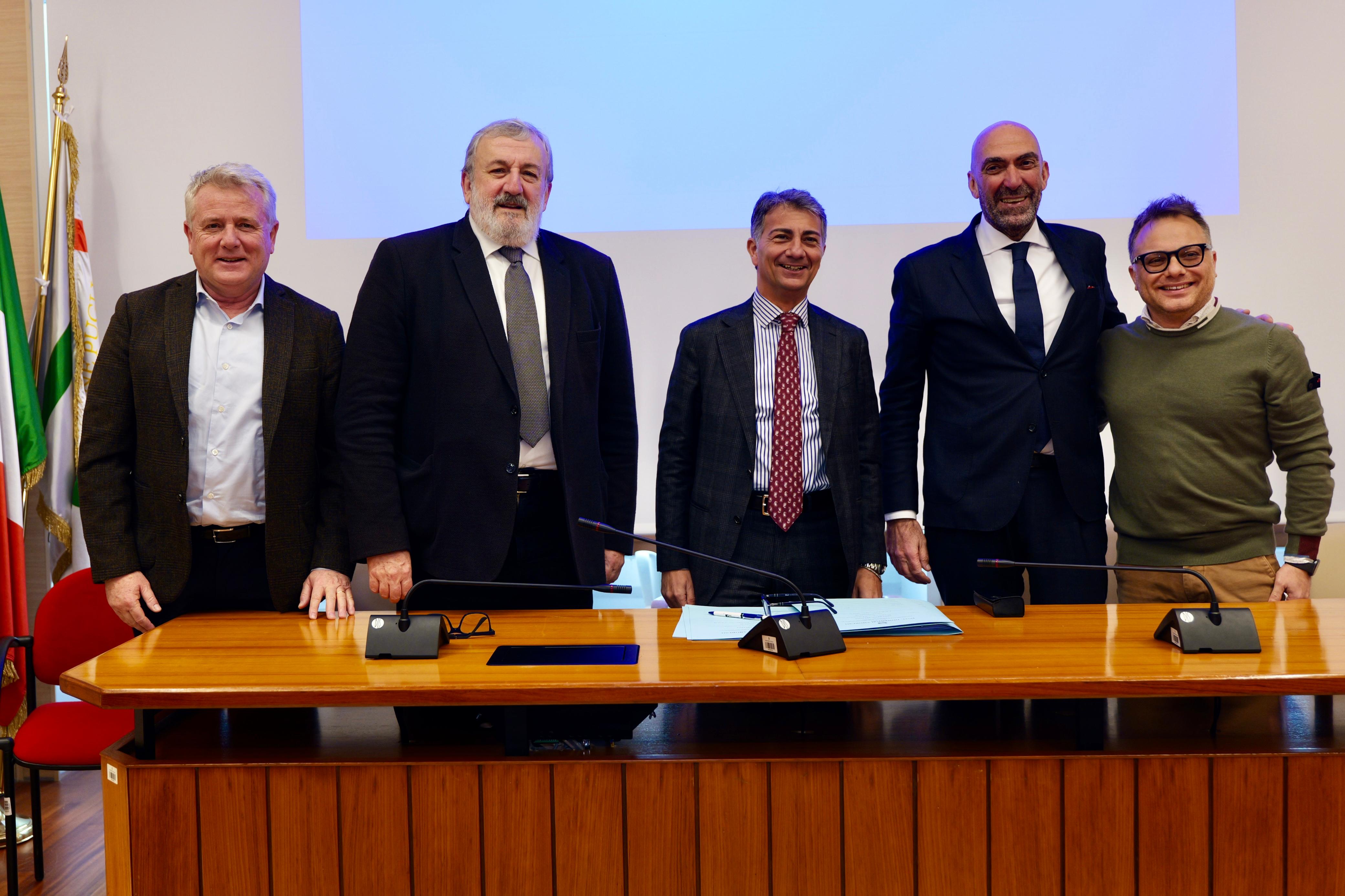 Galleria AQP, firmato il passaggio delle azioni ai Comuni. Emiliano: “Salva l’acqua pubblica in Puglia” - Diapositiva 8 di 9