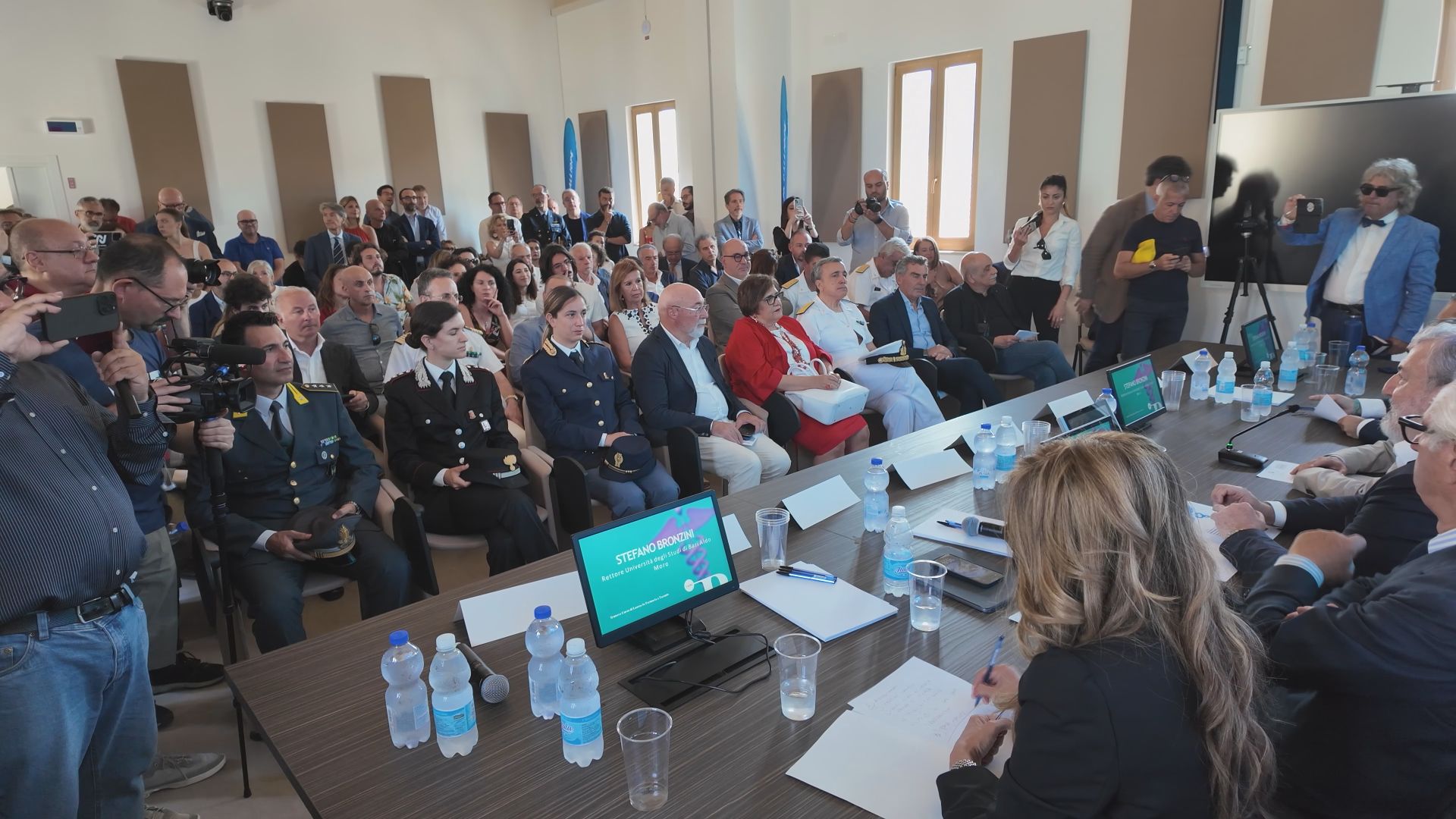 Galleria IL PRESIDENTE EMILIANO A TARANTO PER L’INAUGURAZIONE DEL NUOVO CORSO UNIBA DI FARMACIA: “LA REGIONE PUGLIA È PRONTA A SOSTENERE QUESTA NUOVA FACOLTÀ COME PER MEDICINA” - Diapositiva 2 di 4