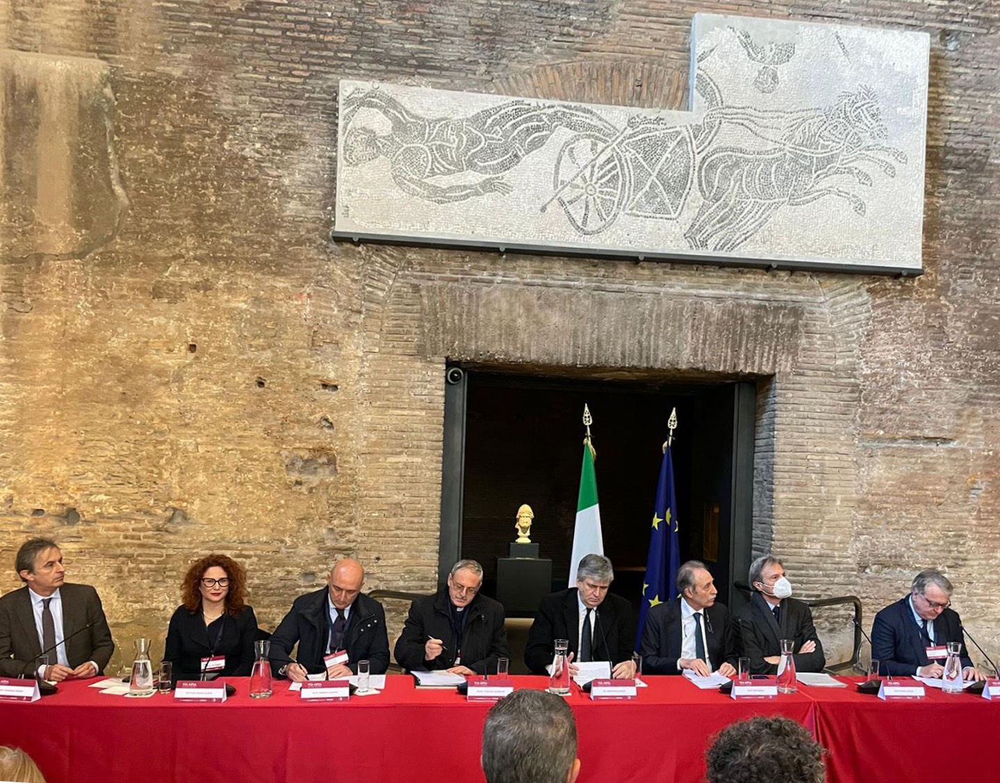 Galleria La consigliera Di Bari oggi alla firma del Protocollo di intesa per la candidatura del sito ‘Via Appia. Regina viarum’ nella lista del Patrimonio Mondiale Unesco - Diapositiva 2 di 3