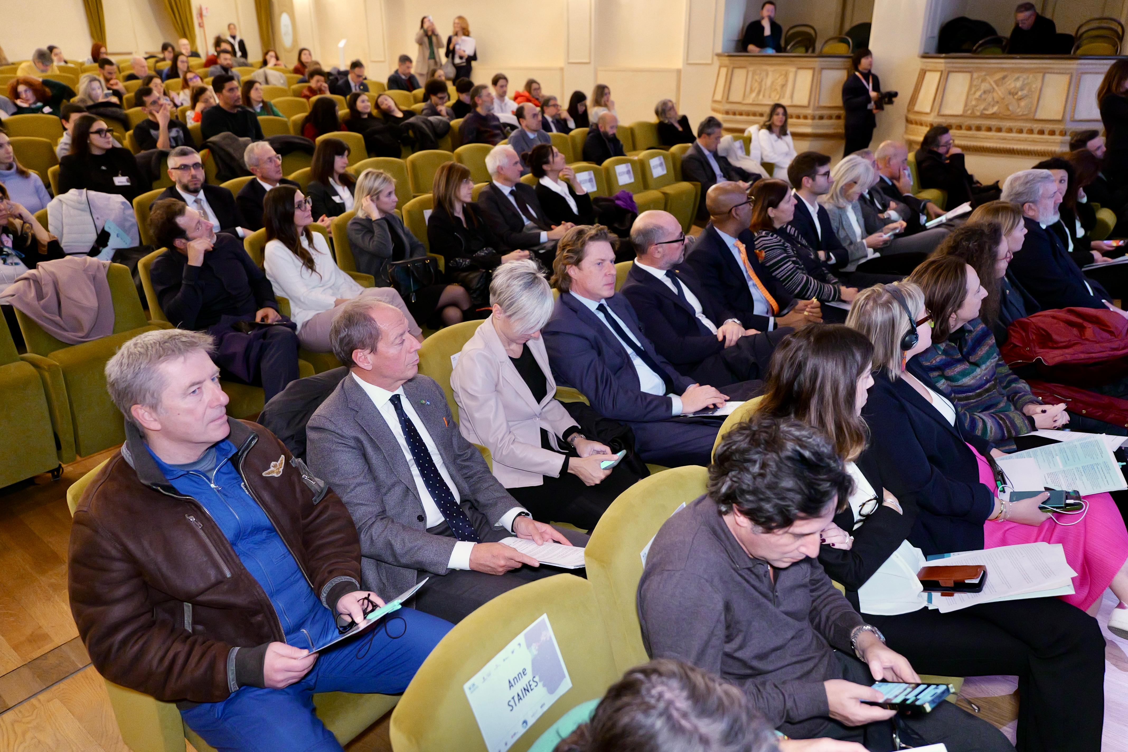 Galleria Il W.IN. Innovation Speed Dating Forum dedicato alle donne innovatrici nel settore aerospaziale - Diapositiva 8 di 10