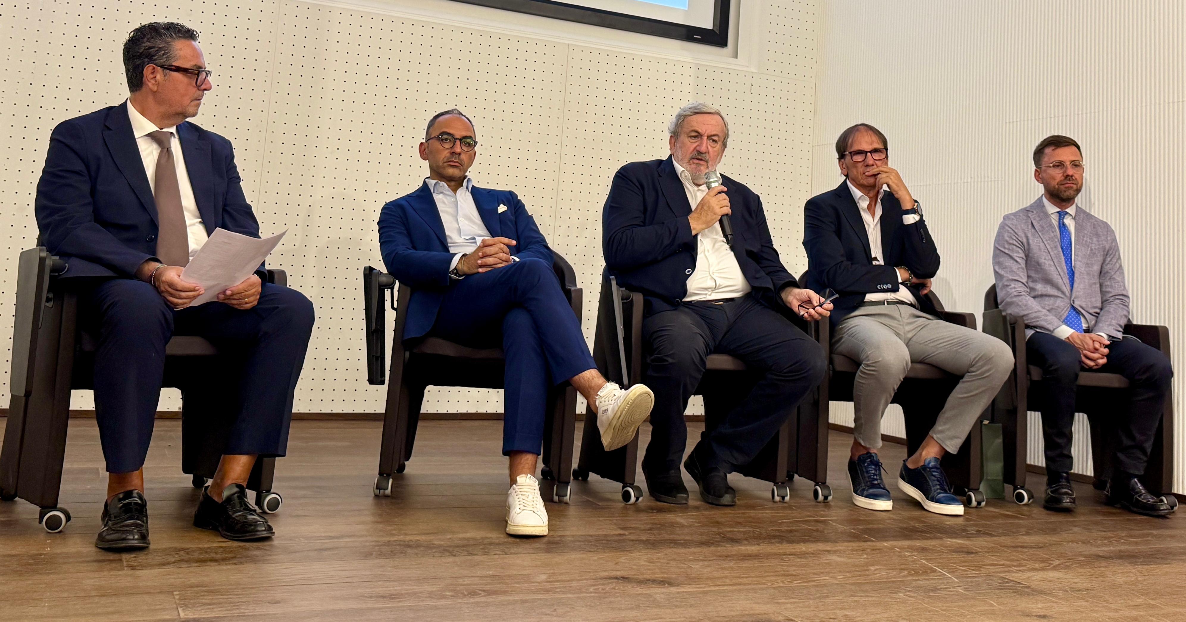 Galleria La ASL di Bari ha formato i primi 70 infermieri di famiglia e di comunità: saranno attivi sul territorio nell'assistenza domiciliare e nelle strutture previste dal PNRR - Diapositiva 5 di 10