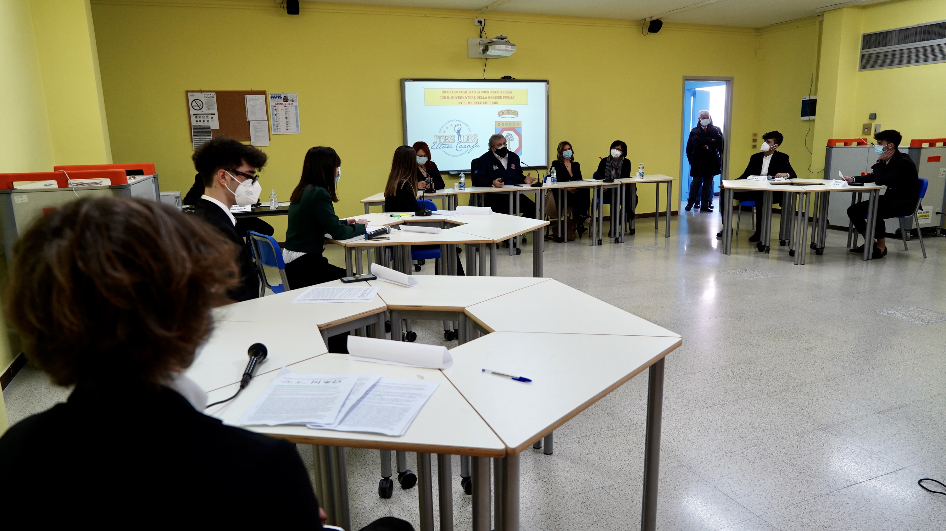 Galleria Scuola, Emiliano oggi ad Andria per un dibattito con gli studenti - Diapositiva 7 di 11