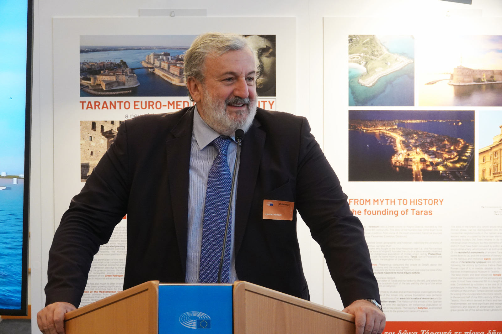 Galleria EMILIANO INAUGURA AL PARLAMENTO EUROPEO LA MOSTRA SU TARANTO E SUI GIOCHI DEL MEDITERRANEO: “NON È SOLO UN EVENTO SPORTIVO, MA LA PIÙ IMPORTANTE SFIDA D’EUROPA PER LA DECARBONIZZAZIONE”. - Diapositiva 7 di 14