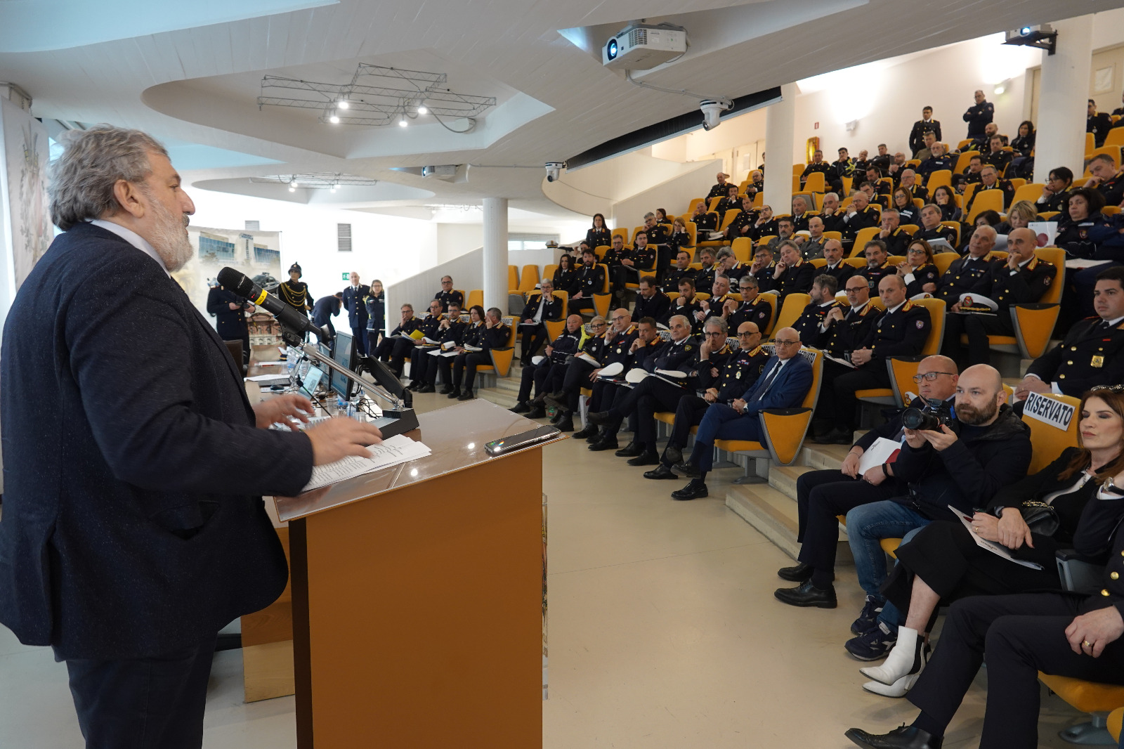 Galleria PRESENTATA A BARI LA SCUOLA REGIONALE DELLA POLIZIA LOCALE. EMILIANO: “UN CERVELLO COLLETTIVO A DISPOSIZIONE DI TUTTI. PER DIVENTARE MIGLIORI, BISOGNA STUDIARE” - Diapositiva 12 di 12