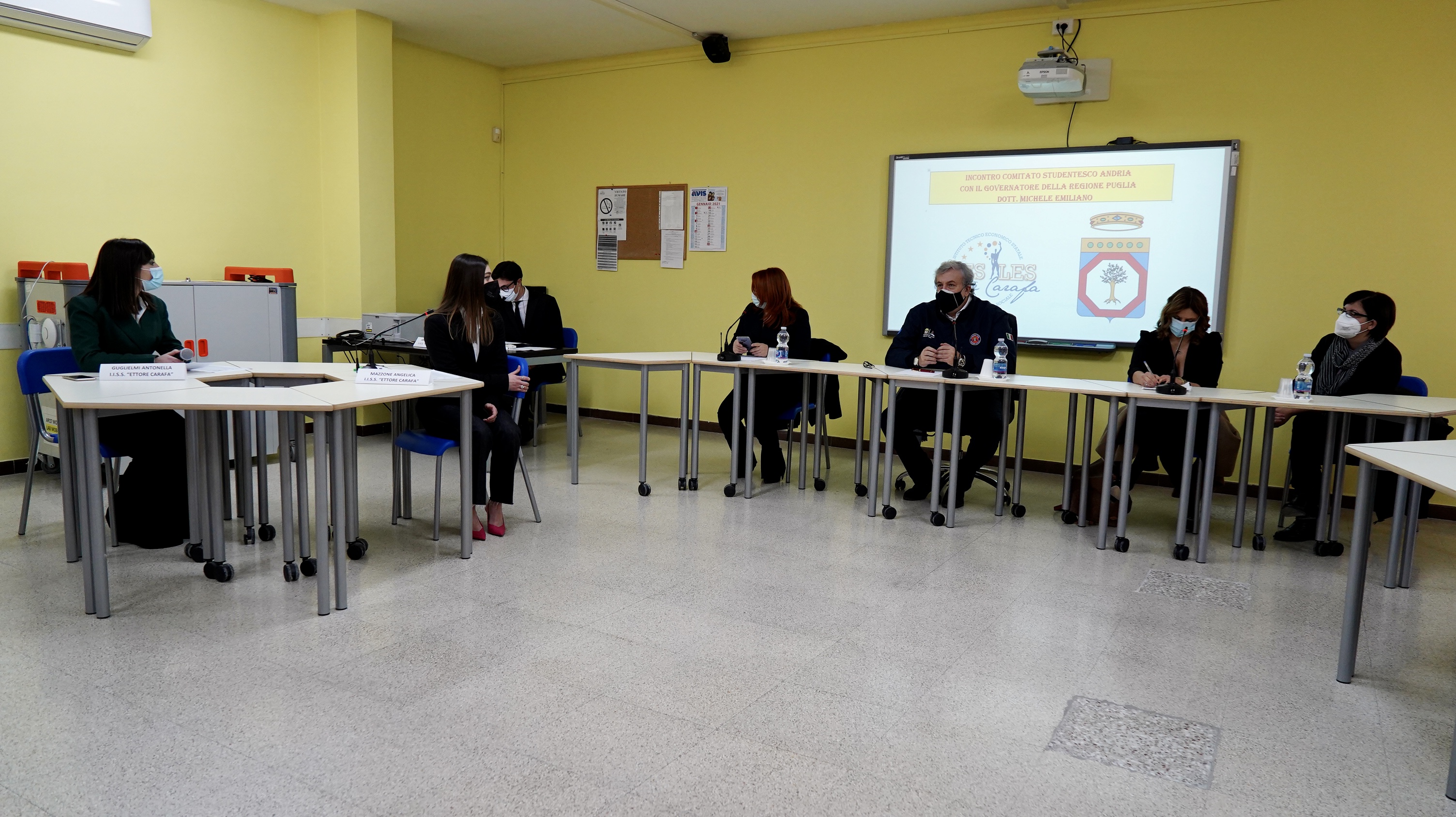 Galleria Scuola, Emiliano oggi ad Andria per un dibattito con gli studenti - Diapositiva 4 di 11