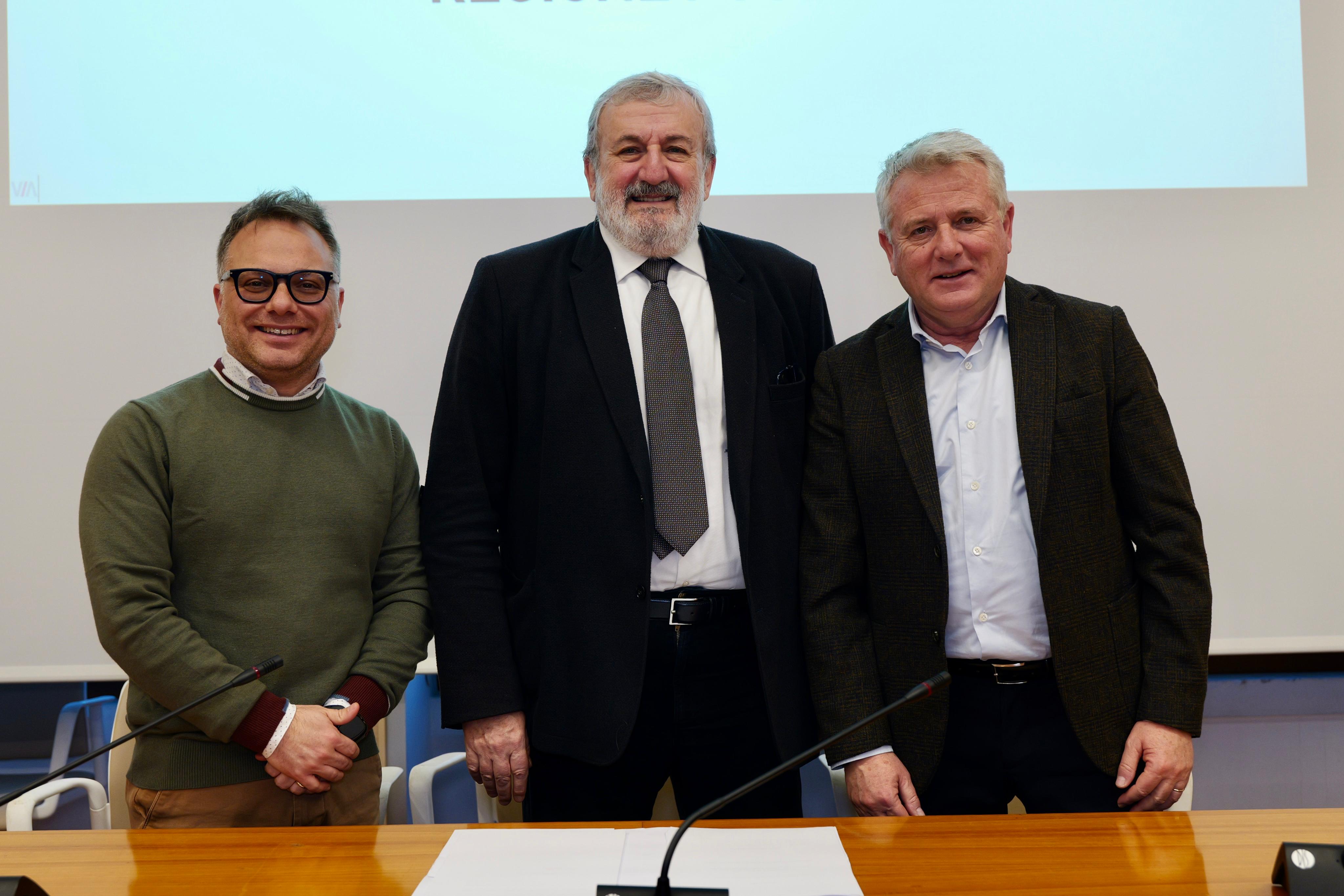 Galleria AQP, firmato il passaggio delle azioni ai Comuni. Emiliano: “Salva l’acqua pubblica in Puglia” - Diapositiva 3 di 9