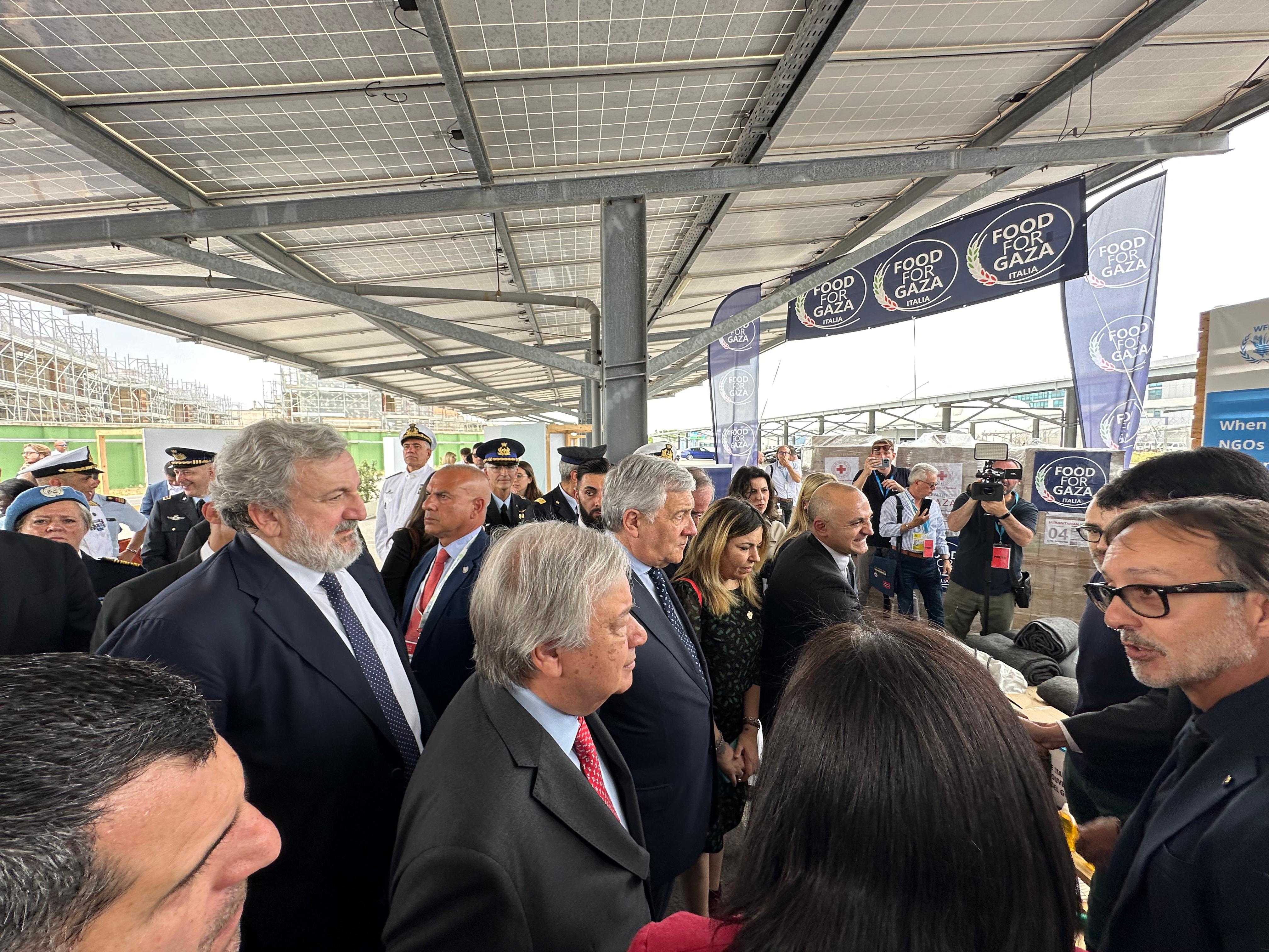 Galleria Il Presidente Emiliano alla celebrazione del trentennale della base Onu di Brindisi con il segretario generale Onu Guterres e il ministro Tajani - Diapositiva 3 di 17