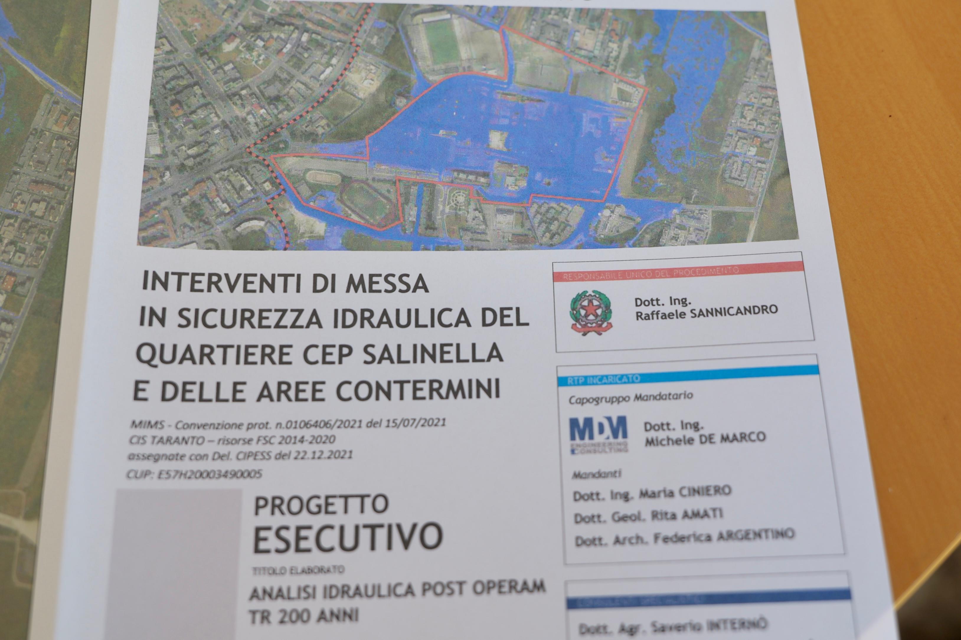 Galleria Taranto, sopralluogo del presidente Emiliano al quartiere Salinella per le opere di messa in sicurezza idraulica: “Un’opera di modernizzazione del sistema idrico integrato della città” - Diapositiva 7 di 10