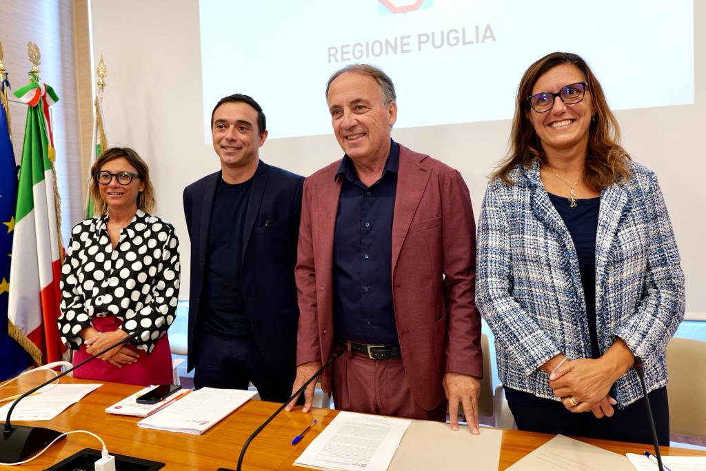 Galleria L’assessore regionale Leo sigla l’accordo con le università pugliesi per il potenziamento del servizio di assistenza psicologica agli studenti - Diapositiva 1 di 11