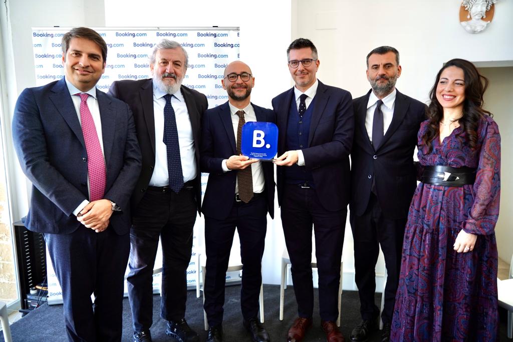 Galleria Booking.com premia Polignano a Mare quale città più accogliente al mondo: la speciale cerimonia dedicata ai Traveller Review Awards 2023 - Diapositiva 12 di 18