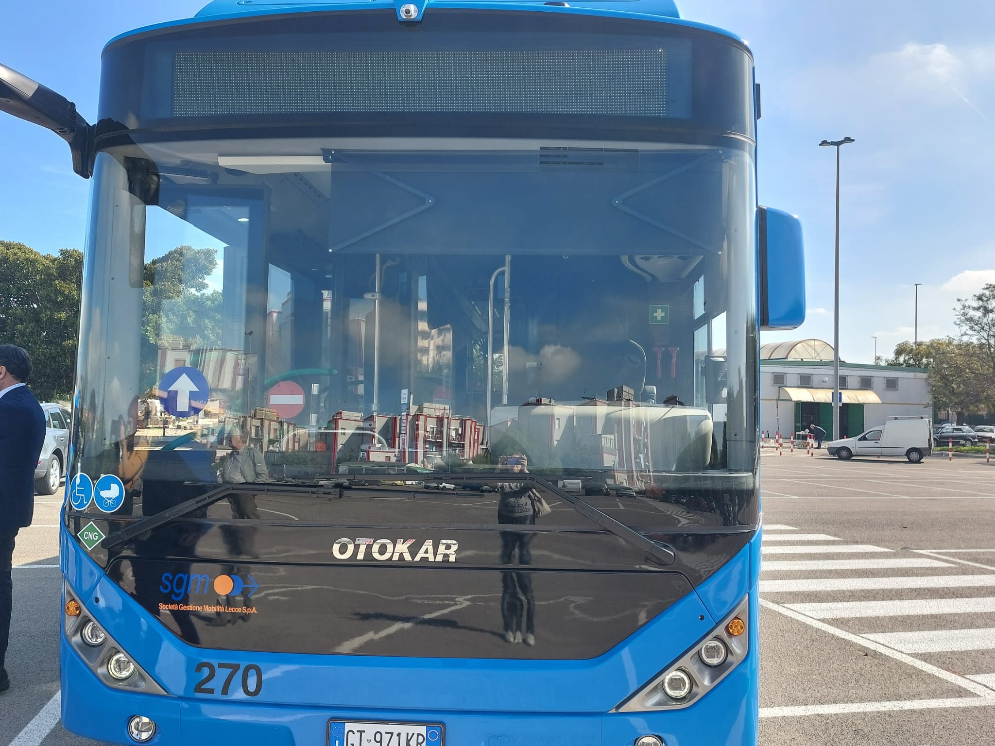 Galleria Trasporti, presentati a Lecce i 5 nuovi bus a metano acquistati dalla Regione - Diapositiva 3 di 11