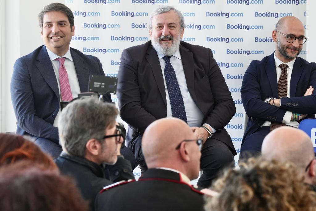 Galleria Booking.com premia Polignano a Mare quale città più accogliente al mondo: la speciale cerimonia dedicata ai Traveller Review Awards 2023 - Diapositiva 13 di 18