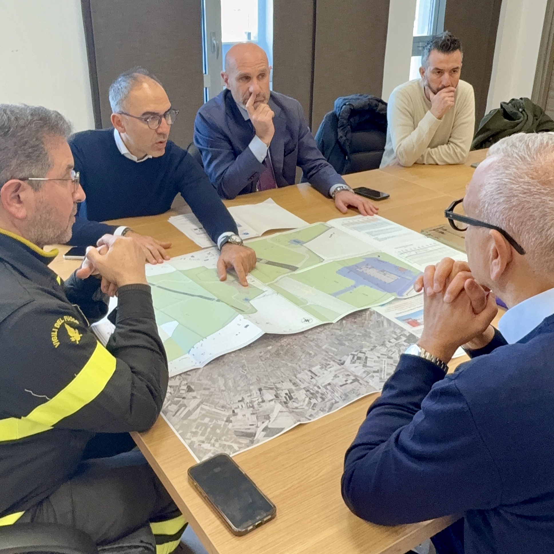 Galleria Aeroporto di Foggia, Piemontese presenta ai Vigili del Fuoco il progetto del distaccamento: investimento da 9 milioni di euro per rafforzare sicurezza e sviluppo dello scalo - Diapositiva 2 di 4