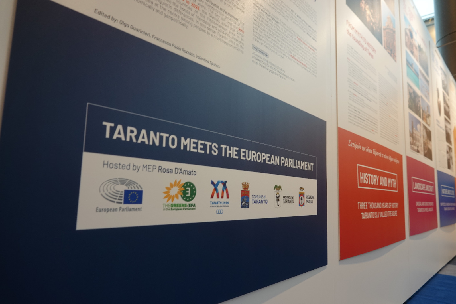 Galleria EMILIANO INAUGURA AL PARLAMENTO EUROPEO LA MOSTRA SU TARANTO E SUI GIOCHI DEL MEDITERRANEO: “NON È SOLO UN EVENTO SPORTIVO, MA LA PIÙ IMPORTANTE SFIDA D’EUROPA PER LA DECARBONIZZAZIONE”. - Diapositiva 12 di 14