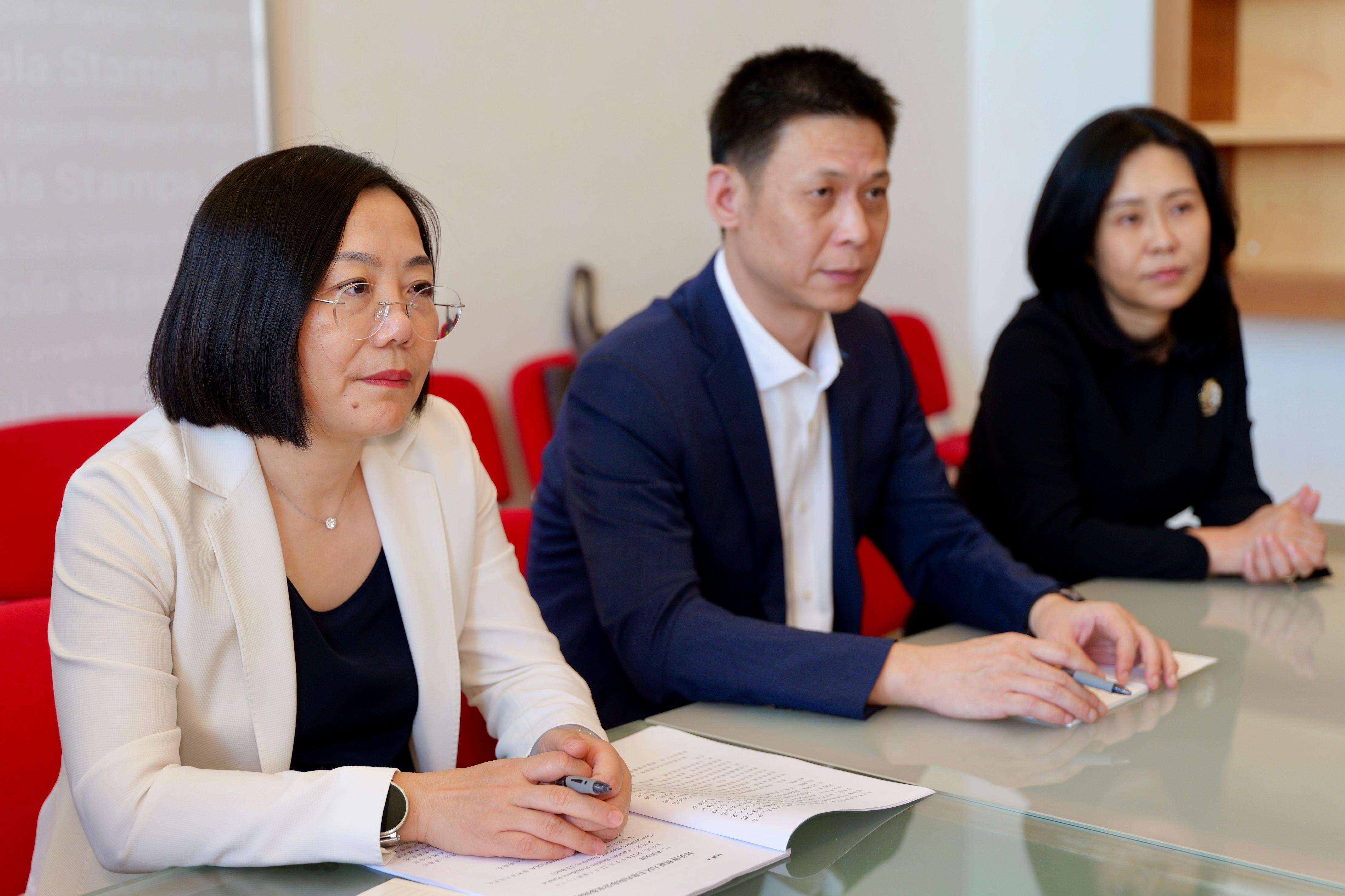 Galleria L’ASSESSORE MATRANGOLA INCONTRA UNA DELEGAZIONE DELL'UFFICIO CULTURA DELLA MUNICIPALITÀ DI GUANGZHOU - Diapositiva 4 di 5